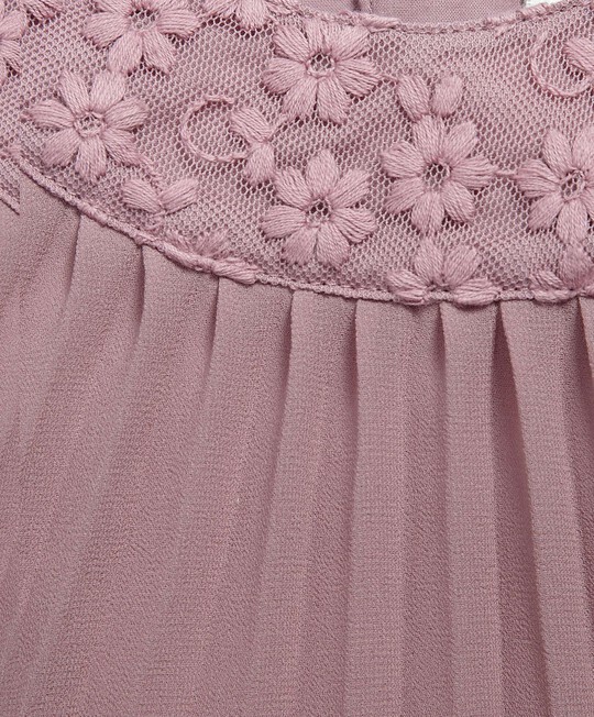 فستان ذو ثنيات وياقة من شريط الزينة باللون الوردي image number 3