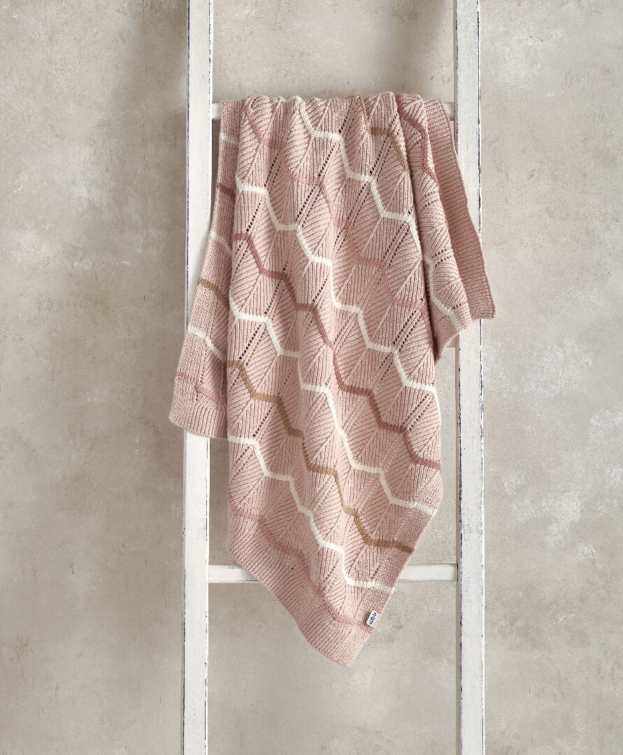 بطانية منسوجة بنقشة متموجة باللون الوردي image number 1