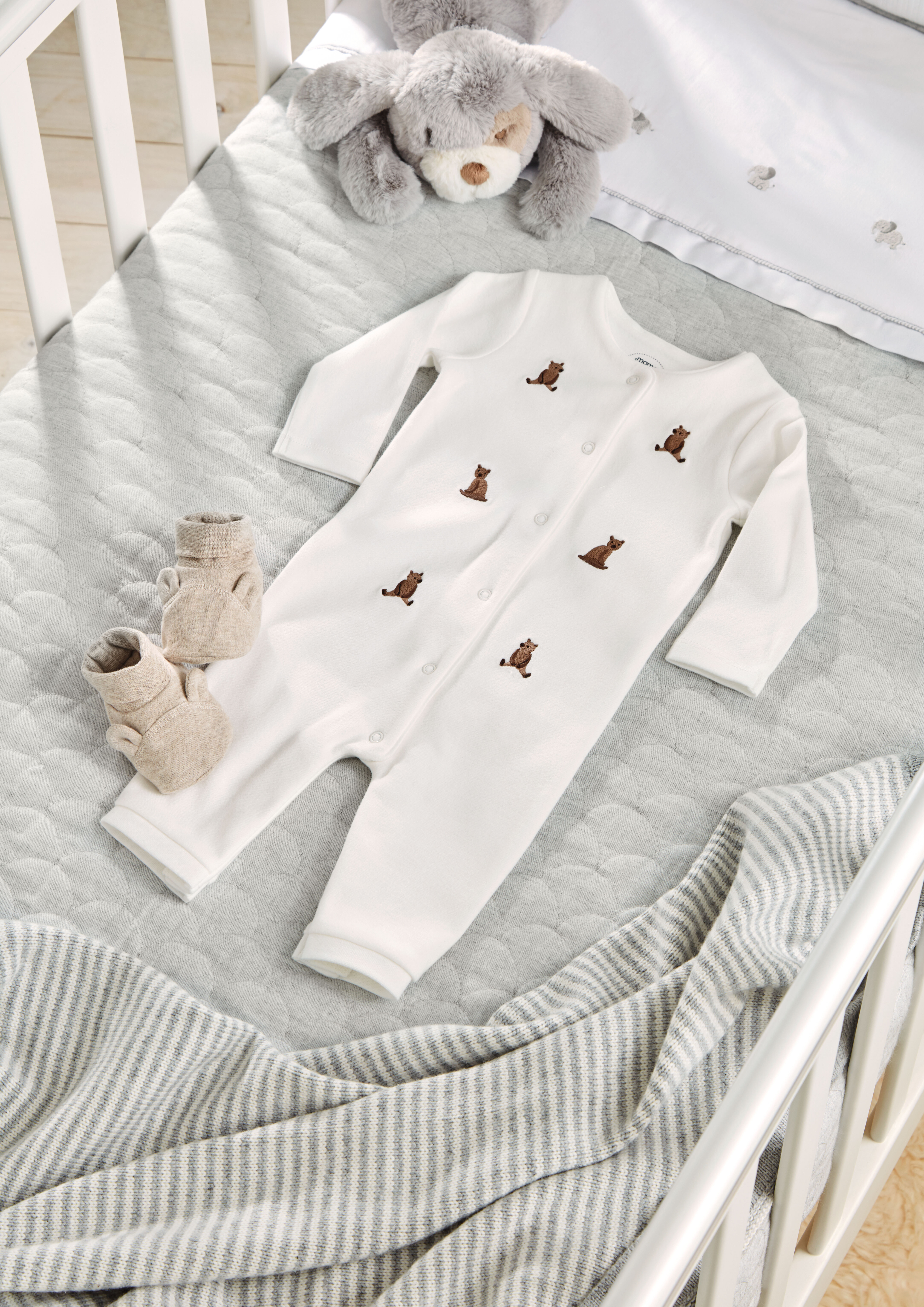 جوارب بنمط بوت مزين بدب image number 5