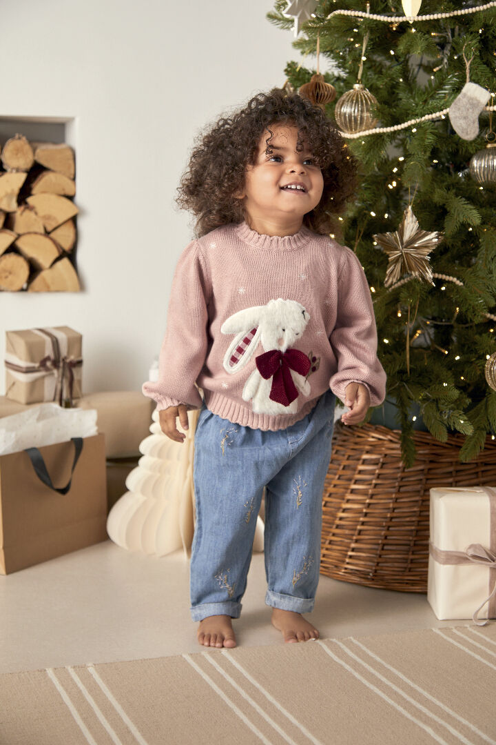 كنزة بلون وردي مزينة بأرنب للكريسماس image number 1