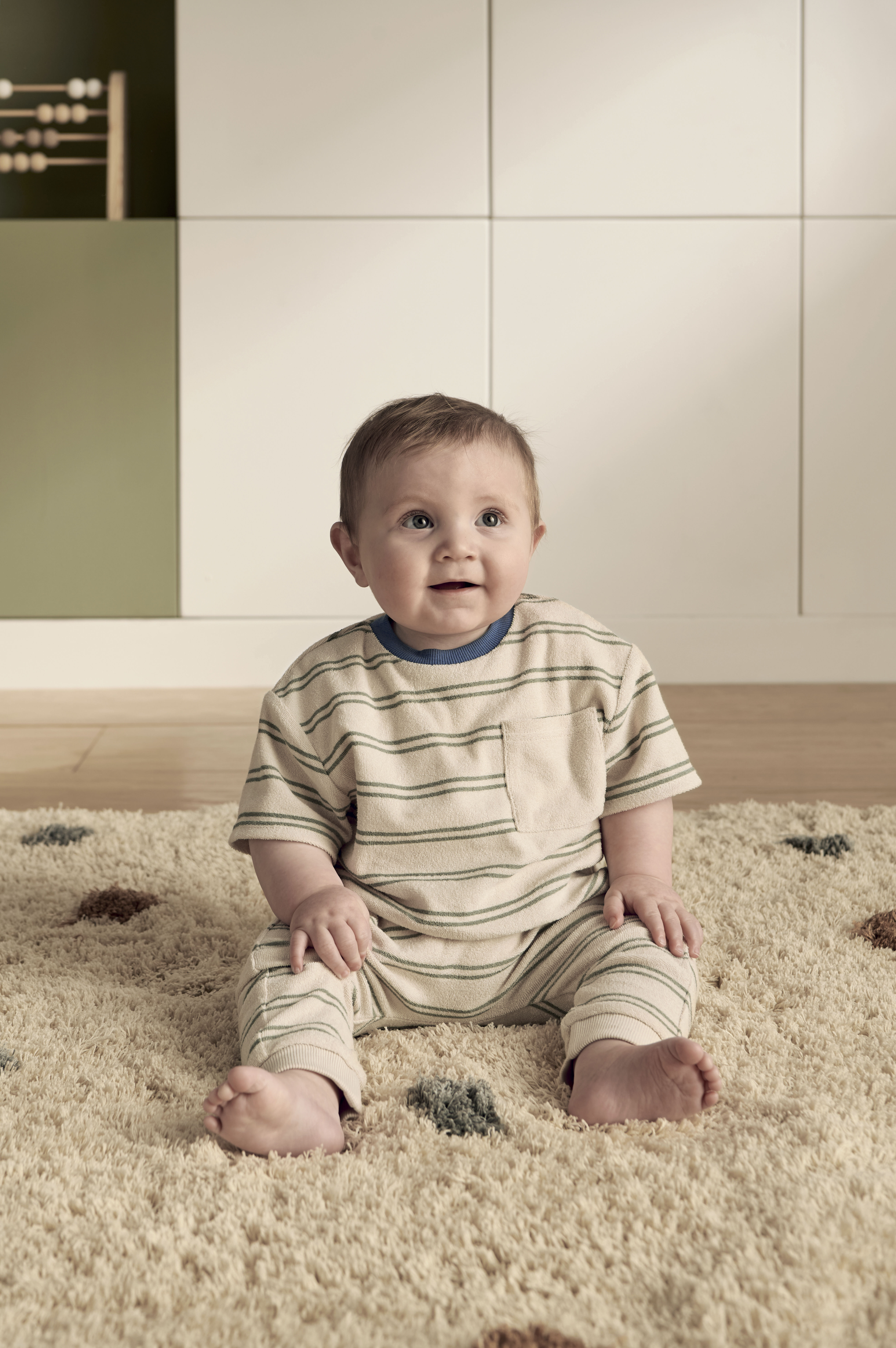 طقم تيشيرت مخطط وبنطال رياضي قماش تيري، قطعتين