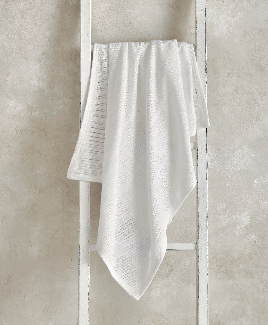 بطانية سيلولار 70&times;100 سم باللون الأبيض