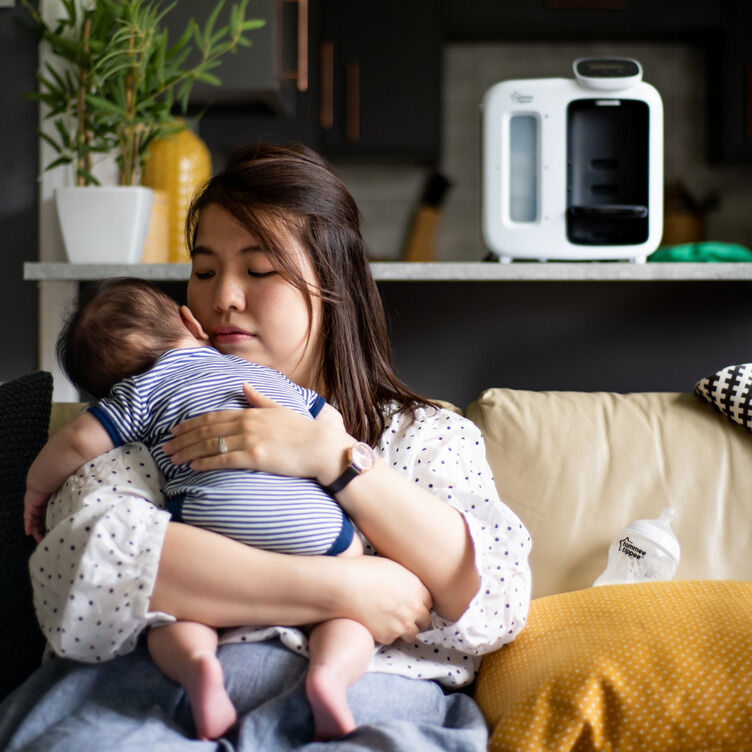 جهاز تحضير زجاجات الرضاعة بيرفيكت بريب للنهار والليل من تومي تيبي - أبيض image number 5