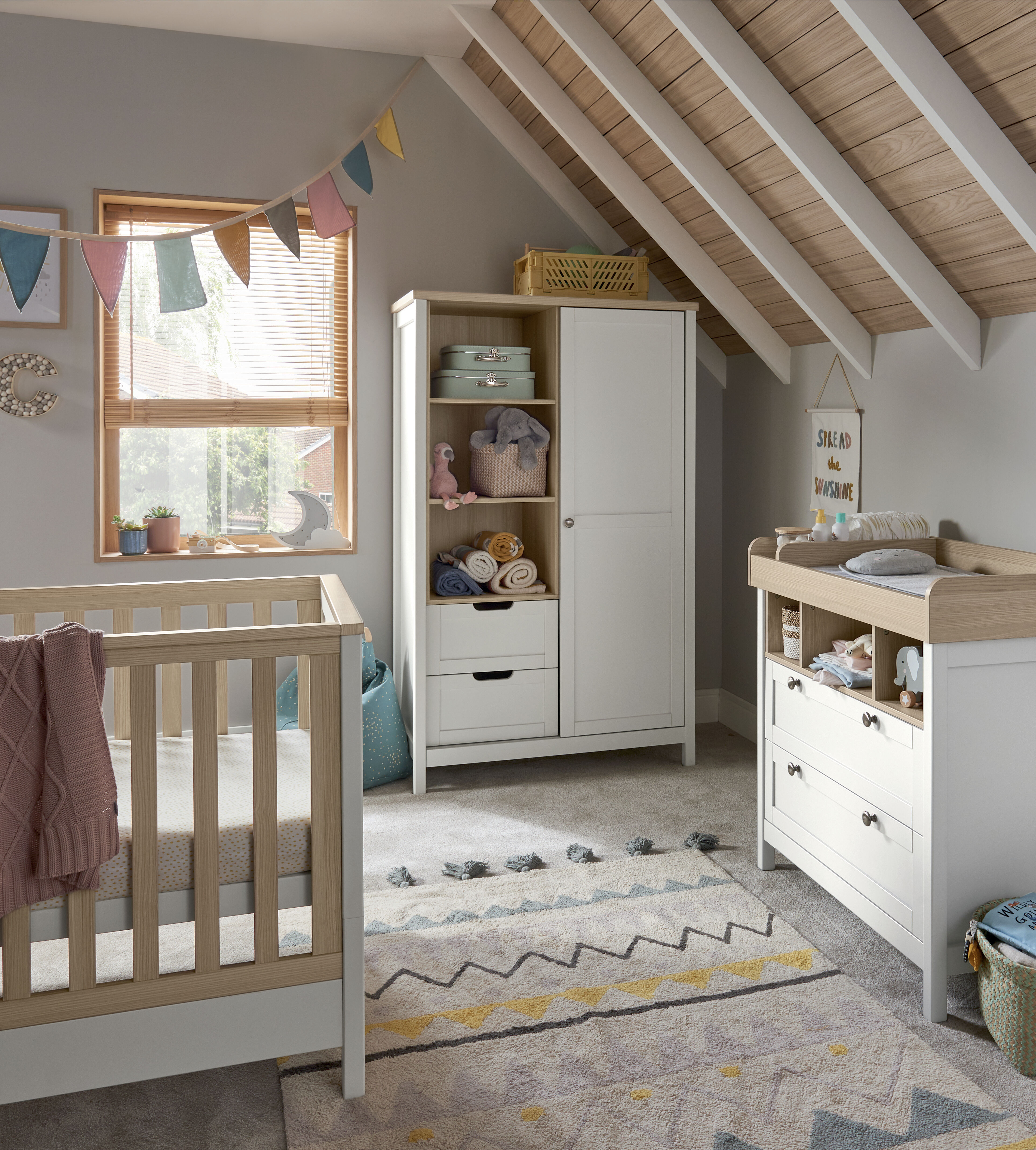 مجموعة مهد هارويل مع طاولة تغيير وخزانة ملابس وجهاز مراقبة الطفل نانيت - أبيض، 4 قطع