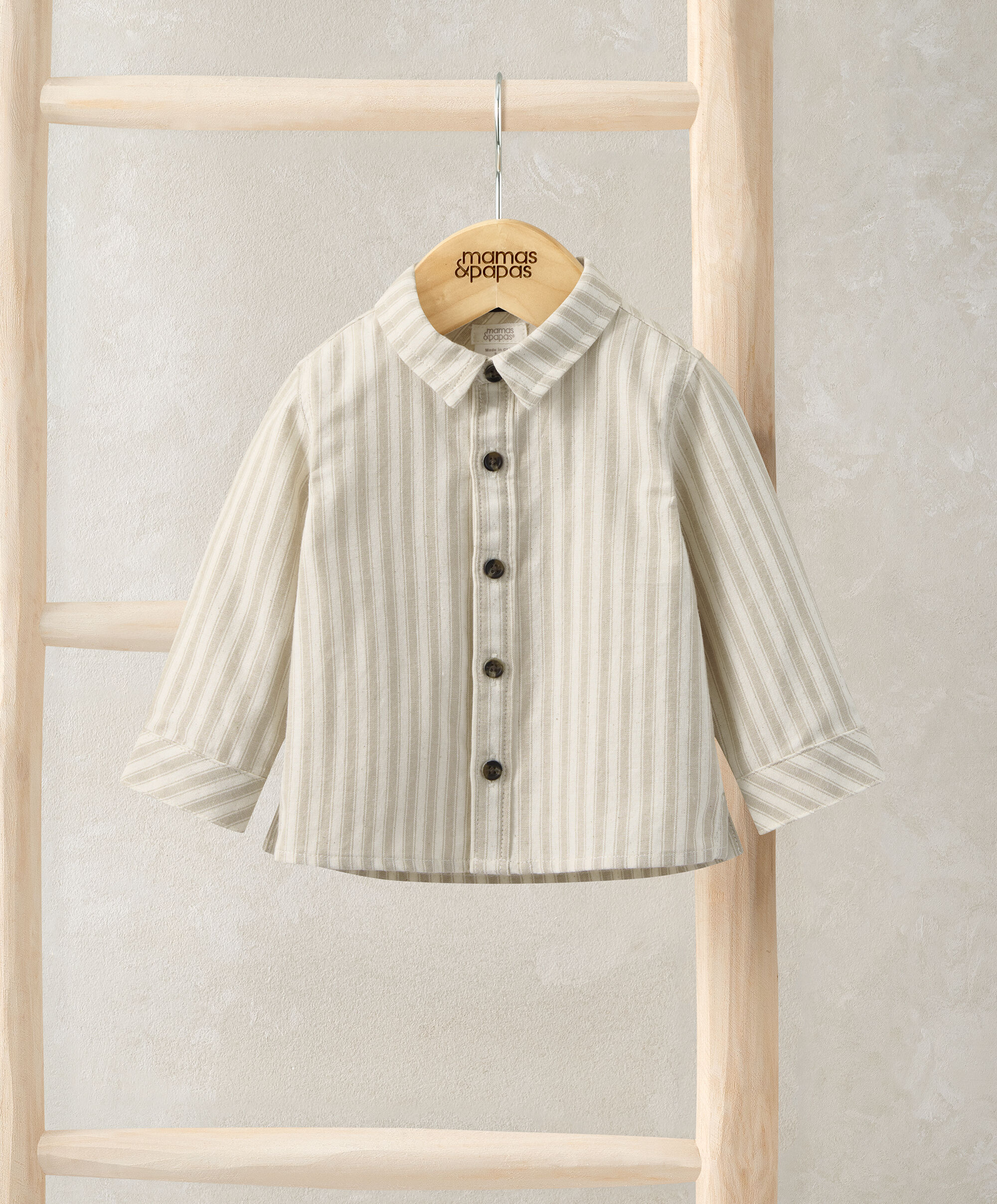 قميص مخطط بأكمام طويلة