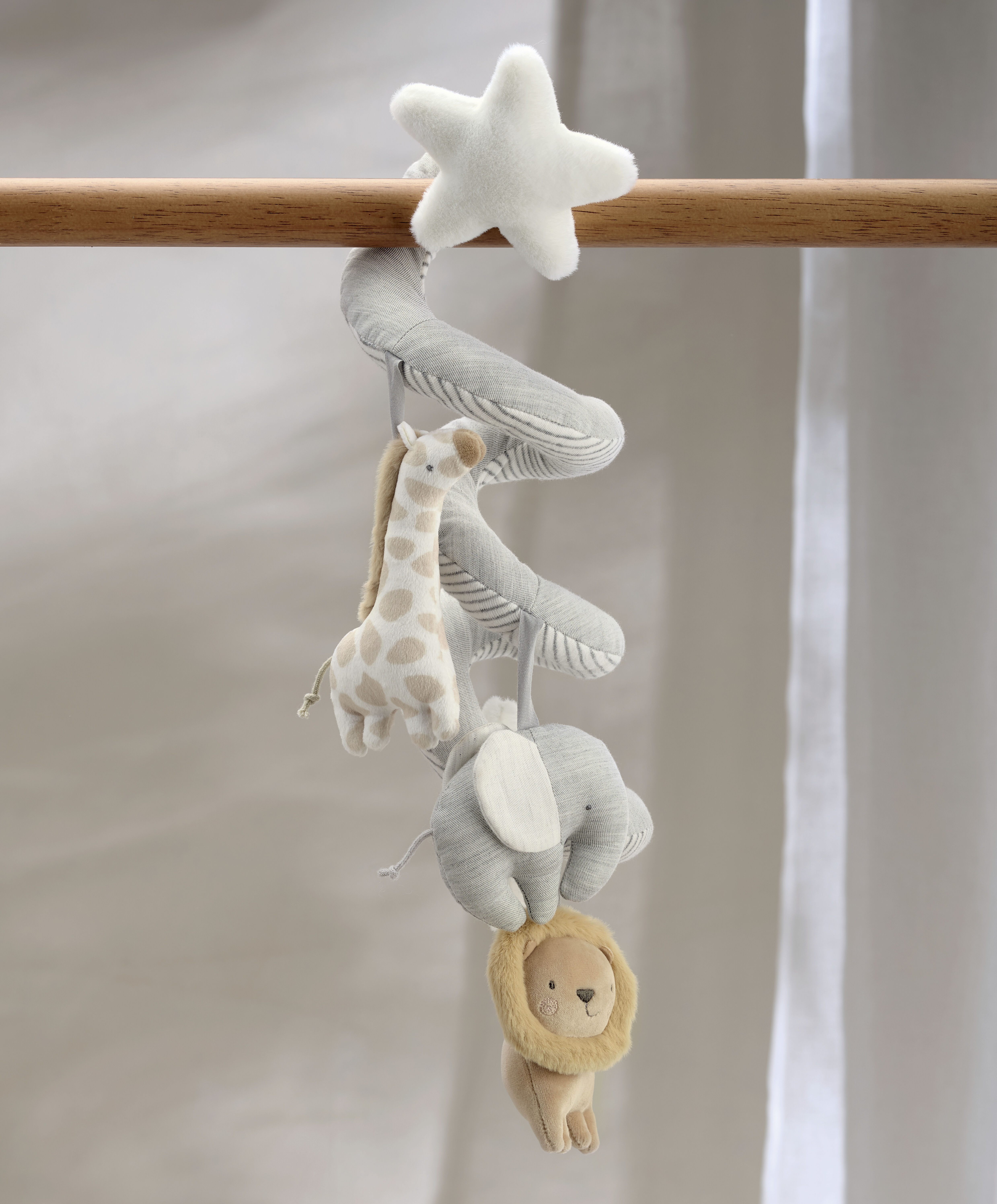 لعبة أنشطة ويلكم تو ذا وورلد بتصميم حلزوني