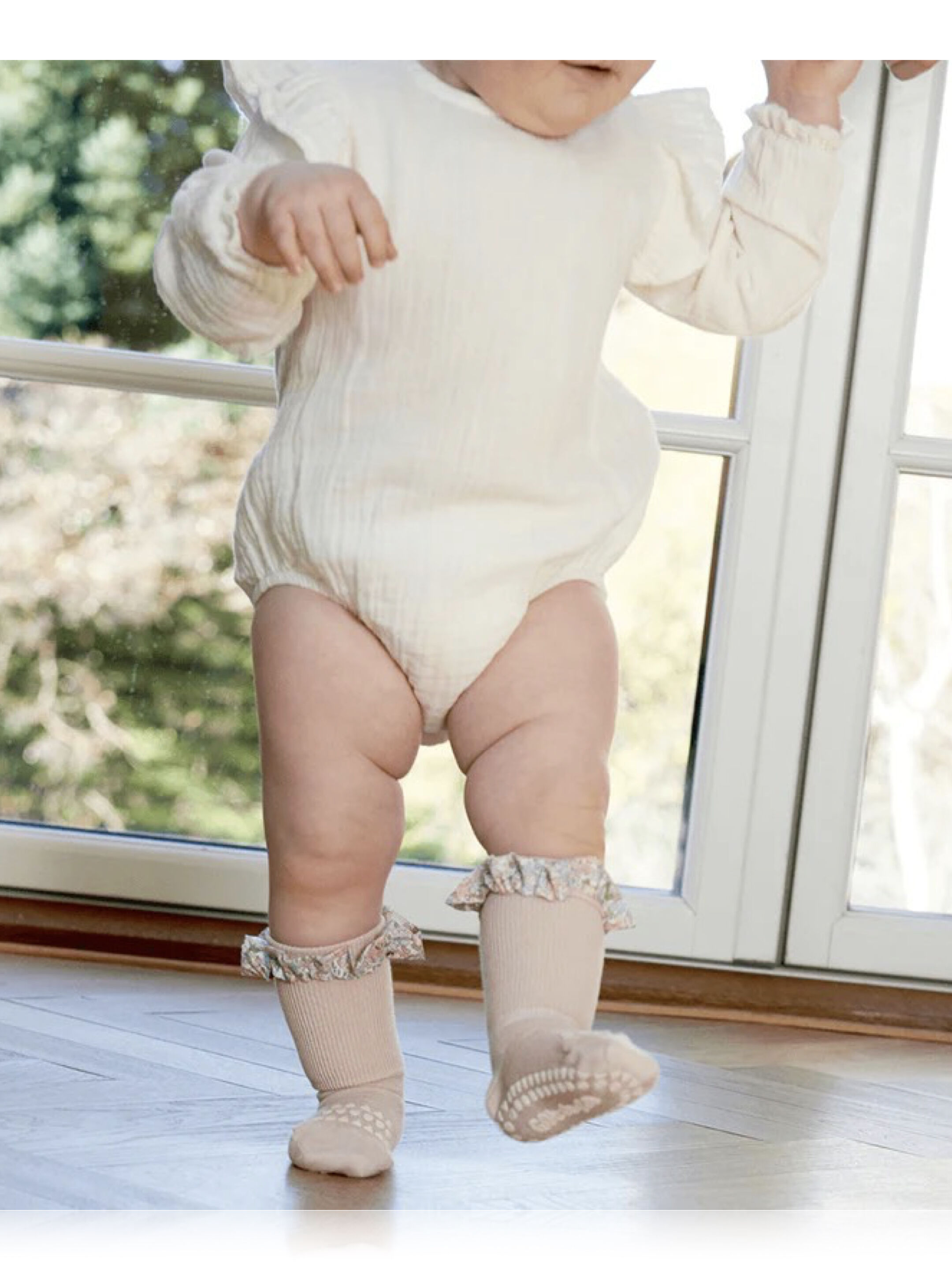 جوارب بامبو مضادة للانزلاق - وردي بشريط كشكش بنقشة ليبرتي image number 1