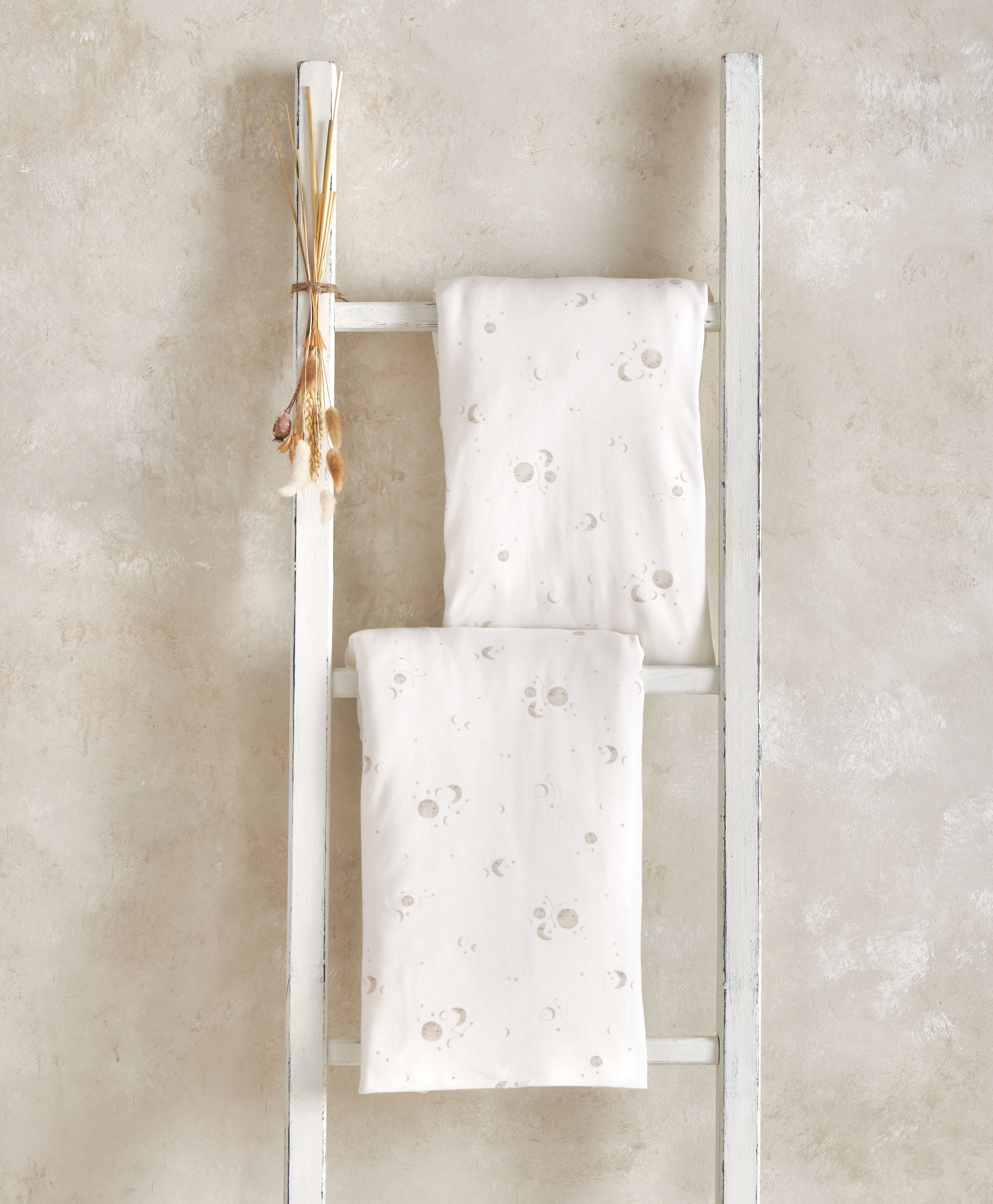 طقم شرشف لمهد/سرير أطفال بحواف مطاطية كوسميك سكاي، قطعتان