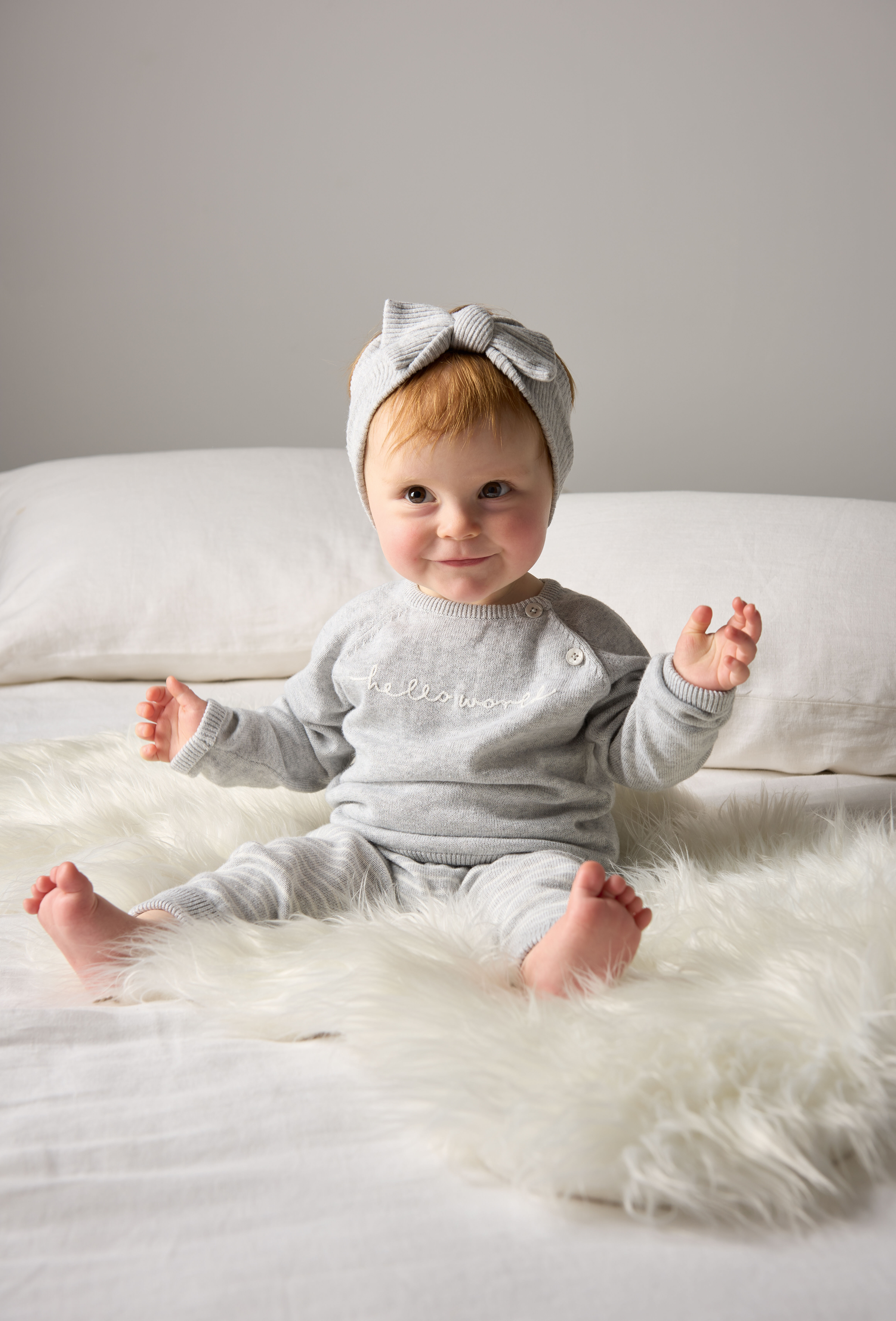 طقم بلوزة بعبارة Hello Worldوبنطال منسوج - قطعتان image number 7