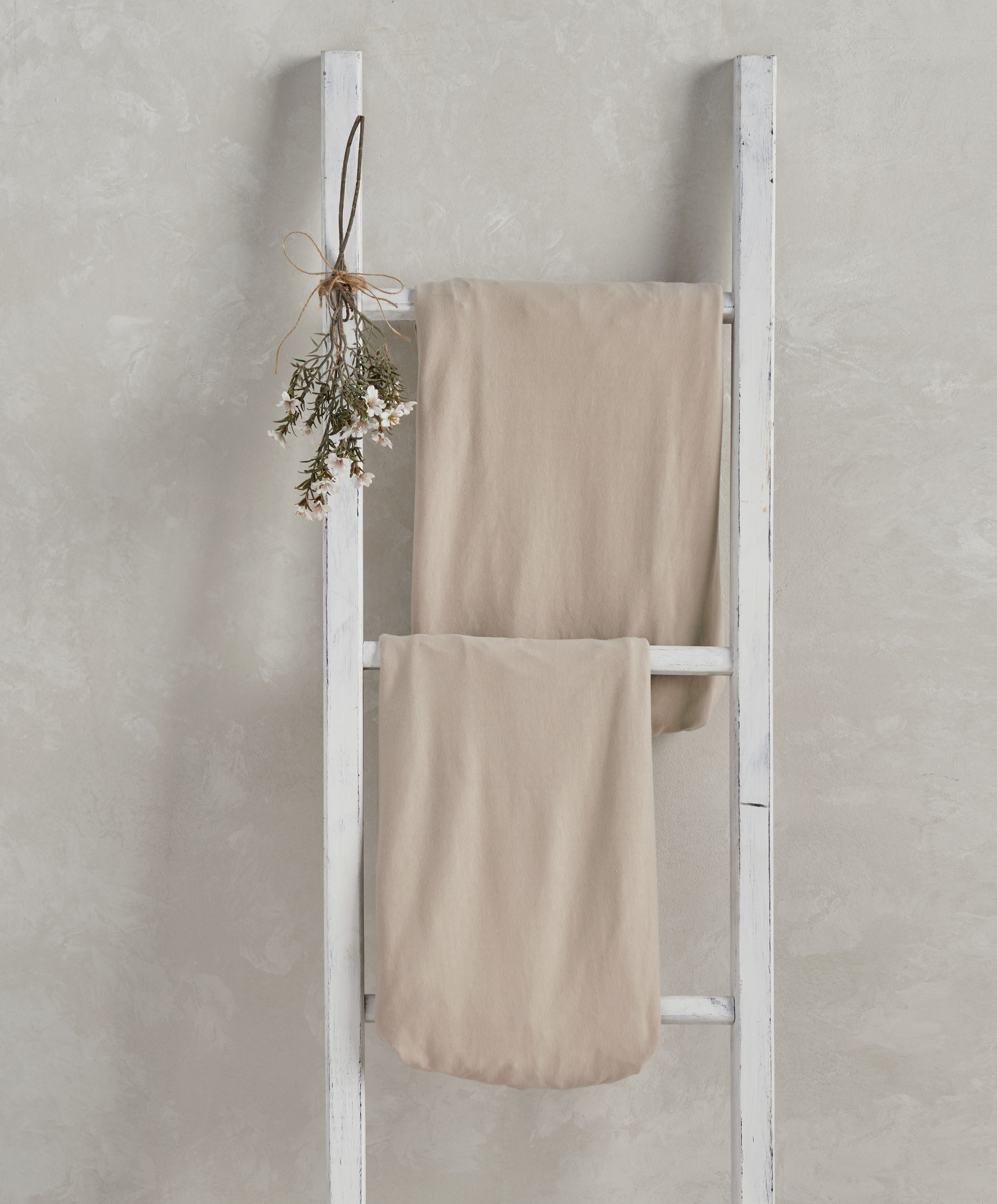 طقم شرشف بحواف مطاطية ويلكم تو ذا وورلد داكلينج بلون موكا - قطعتان