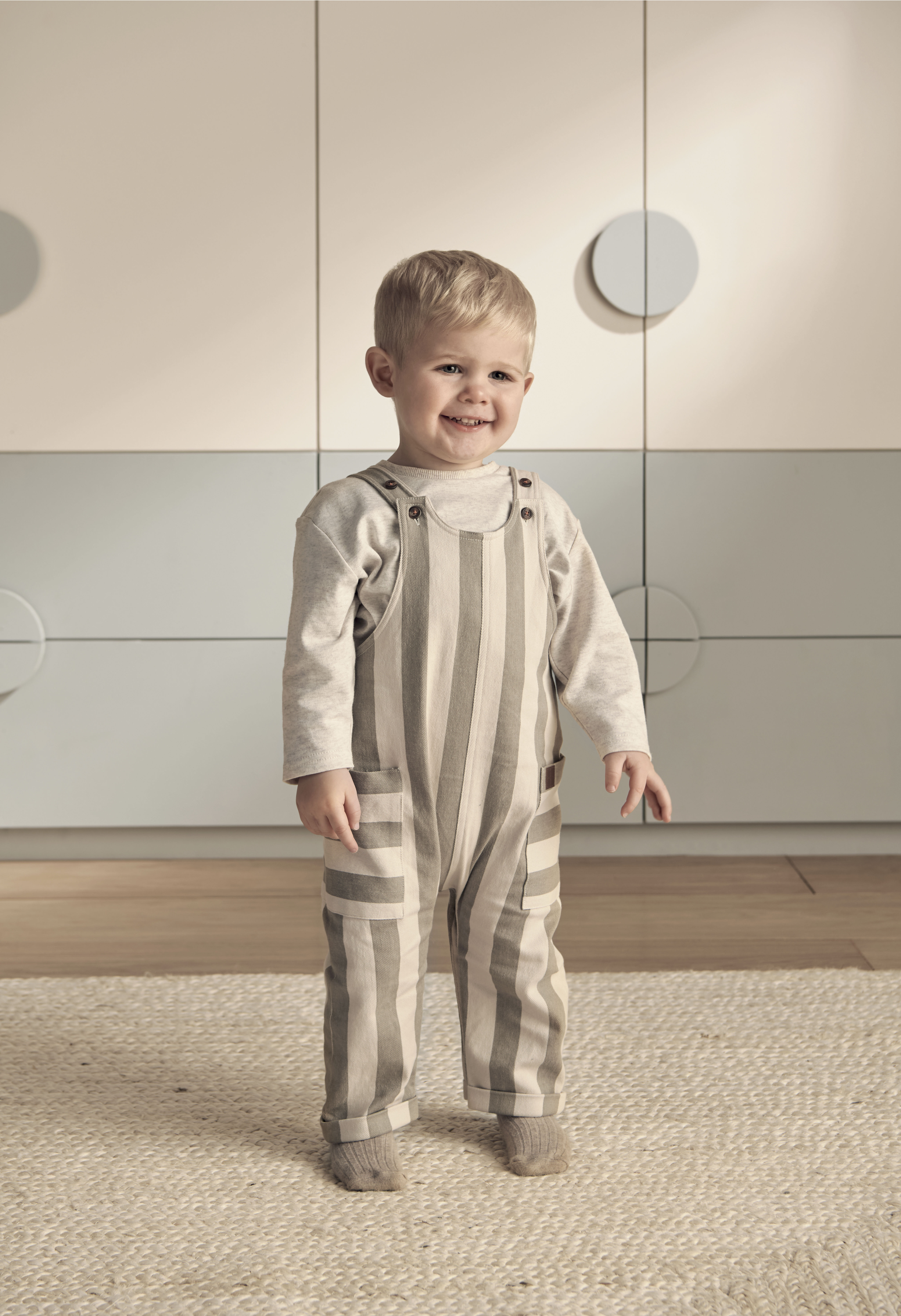 طقم دنغري مخطط وبلوزة مضلعة، قطعتين