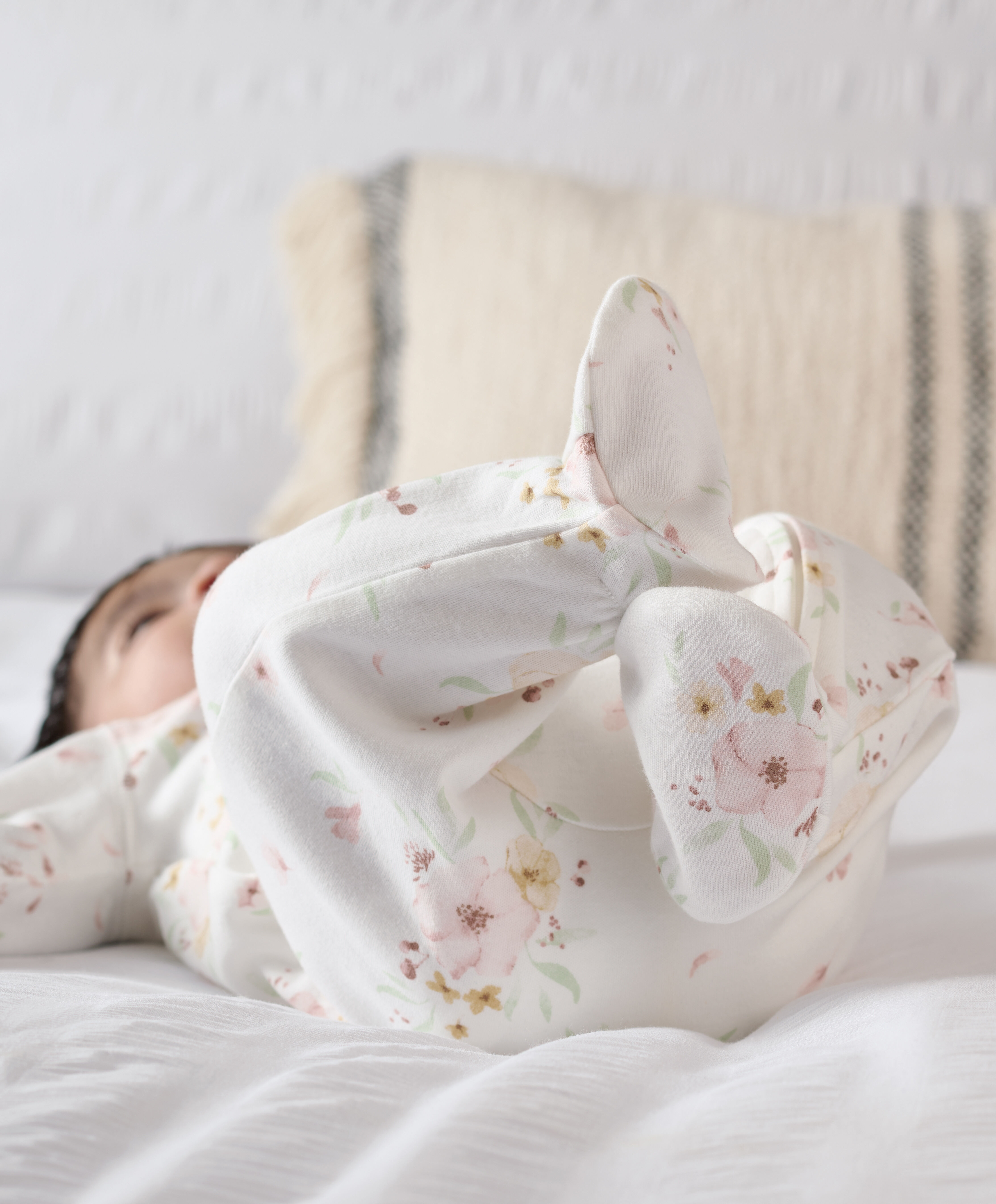 لباس الكل في واحد بسحّاب ونقشة زهور كبيرة image number 5