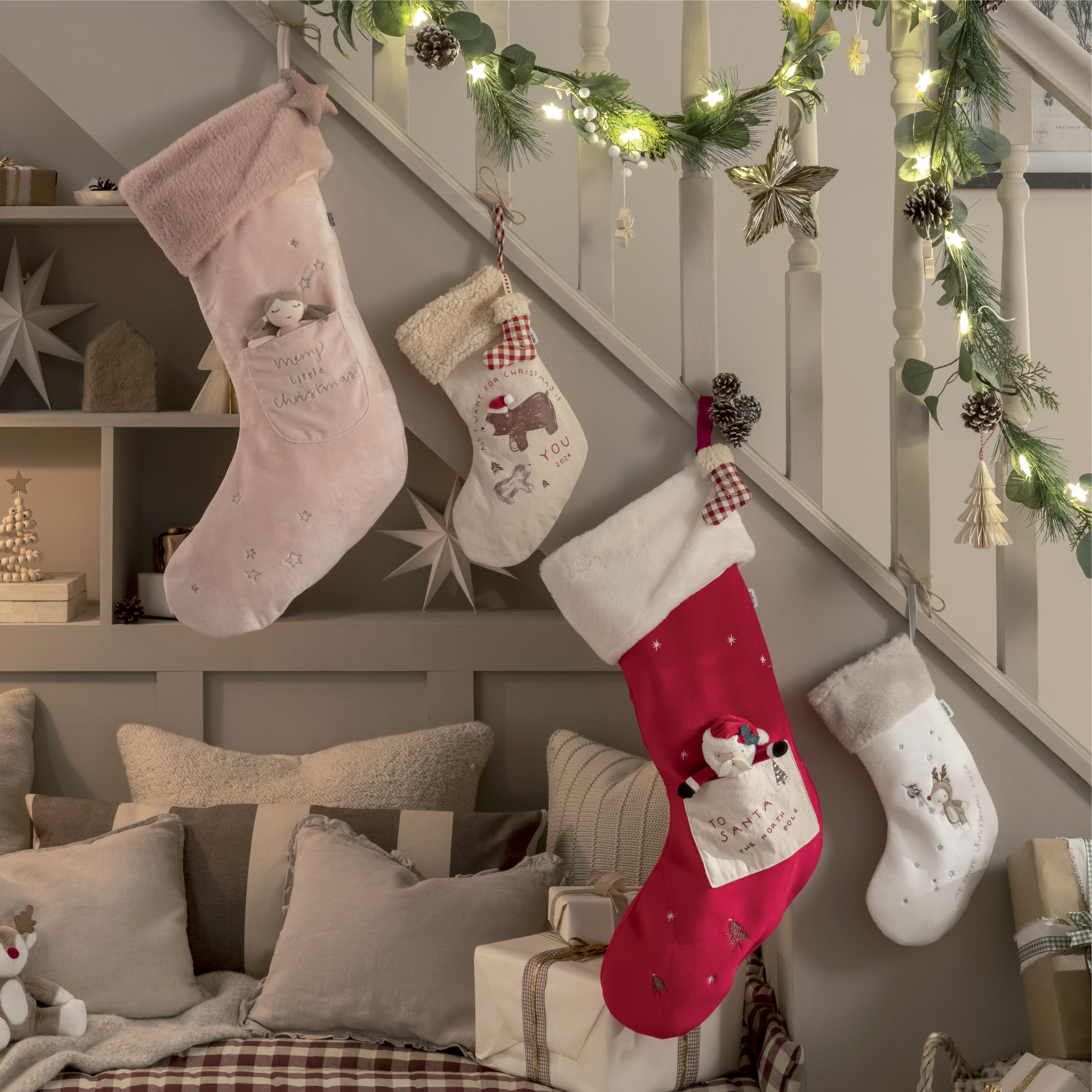 جورب كبير مع لعبة بيلا 2024 - وردي image number 4