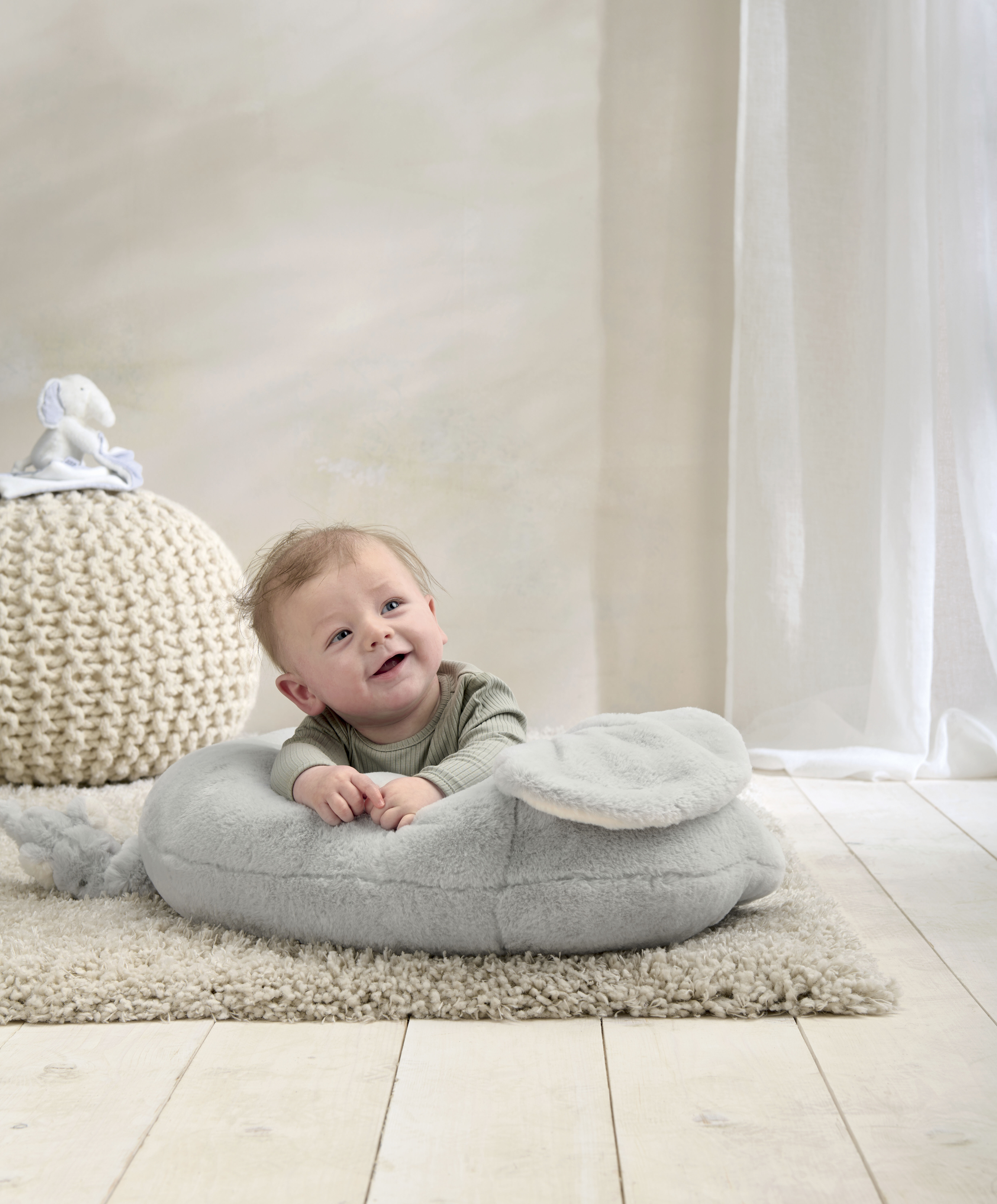 وسادة سناغل لأوقات الاستلقاء على البطن بتصميم فيل - ويلكم تو ذا وورلد image number 4