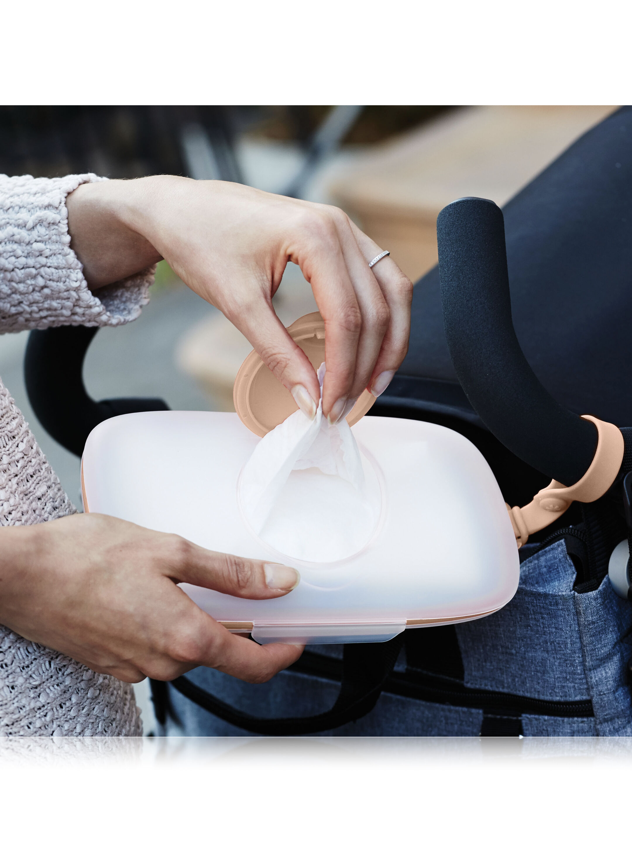 حافظة مناديل مبللة جراب اند جو image number 4