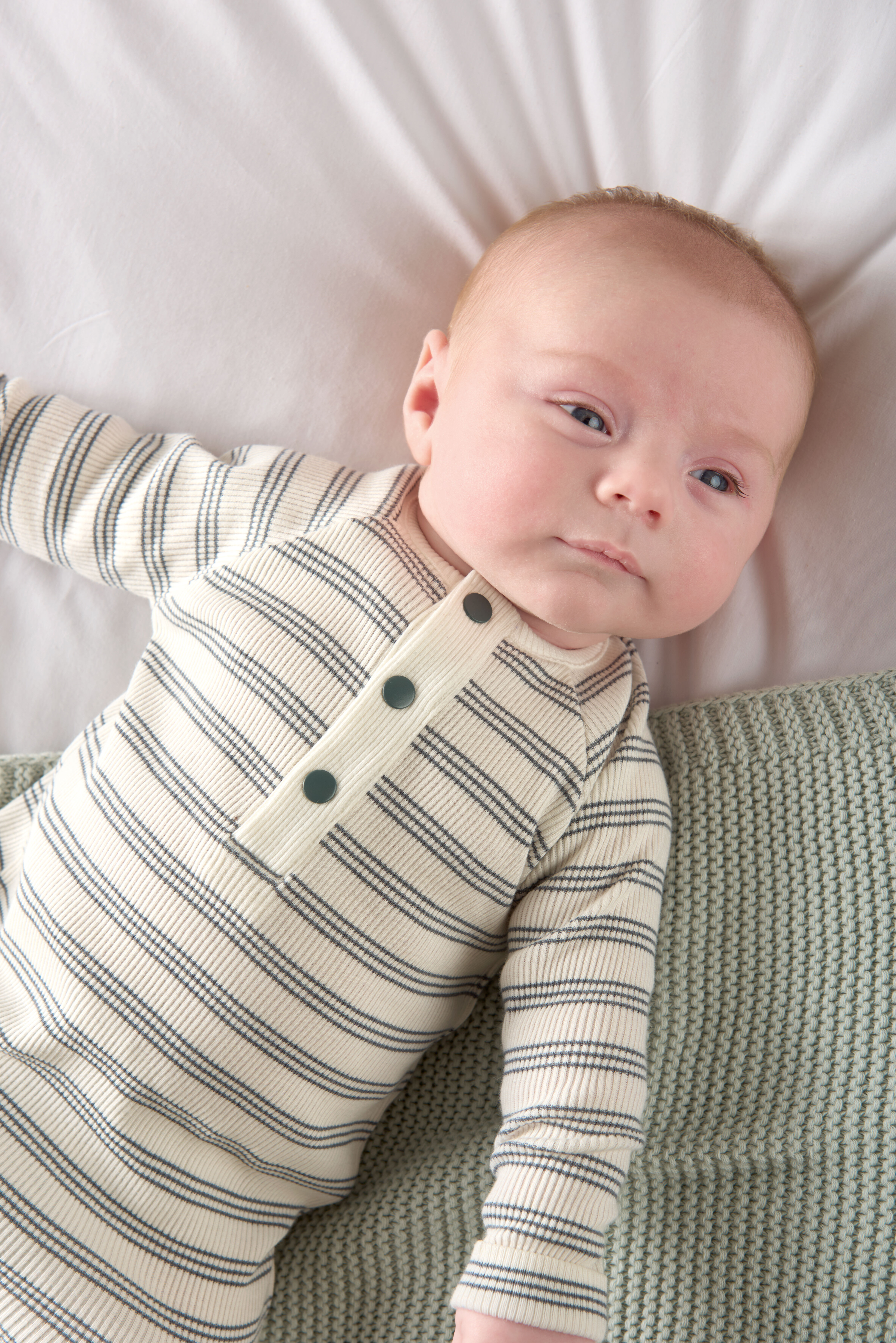 لباس الكل في واحد بنسيج مضلع ومخطط image number 4