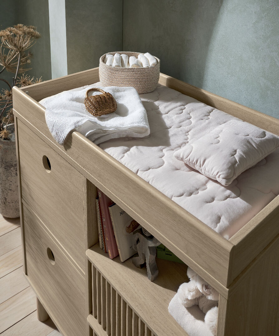 وحدة أدراج أوسكا نارو مع سطح تغيير، باللون ناتورال/ أوك image number 5