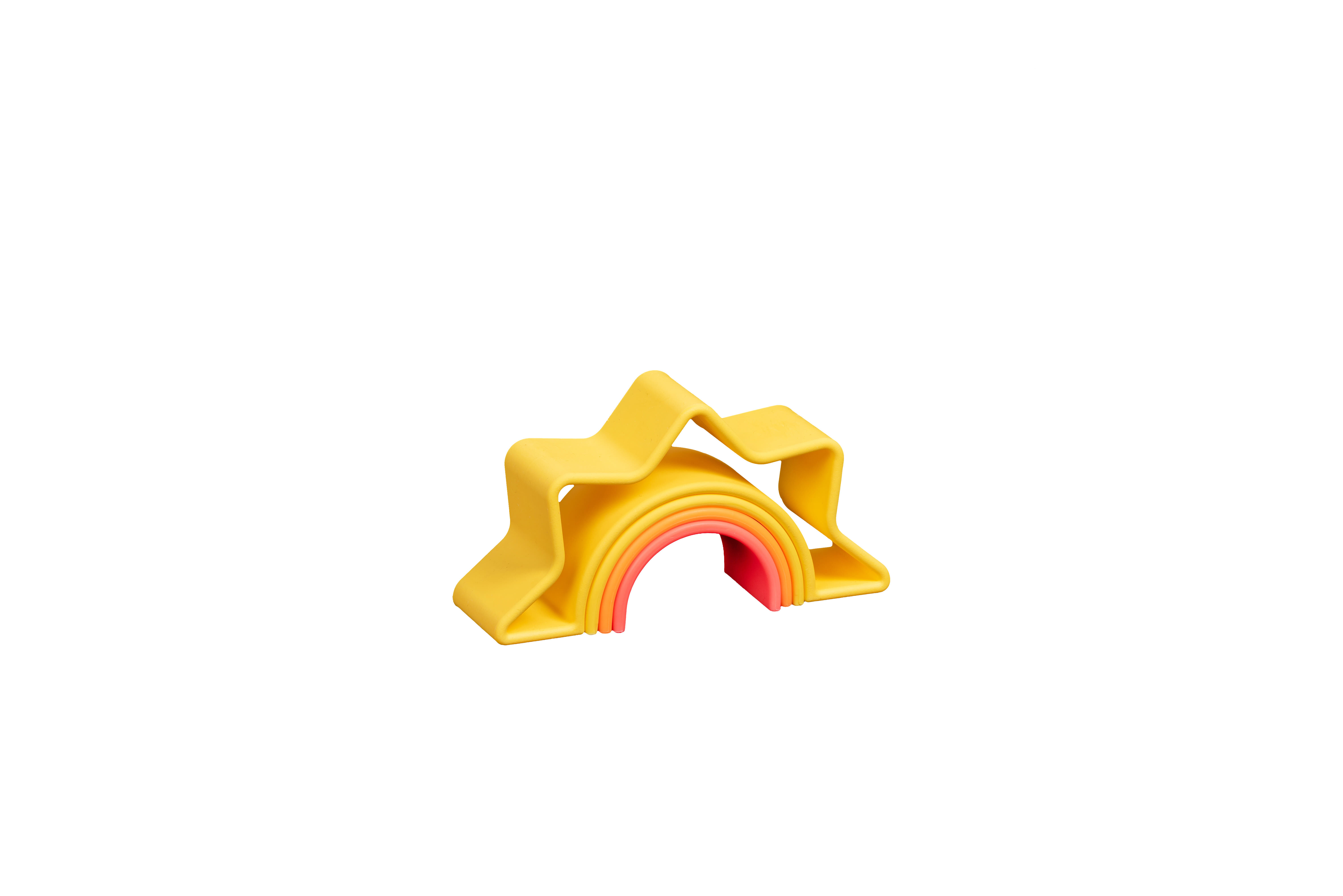 لعبة بتصميم شمس بألوان فاقعة من دينا image number 2
