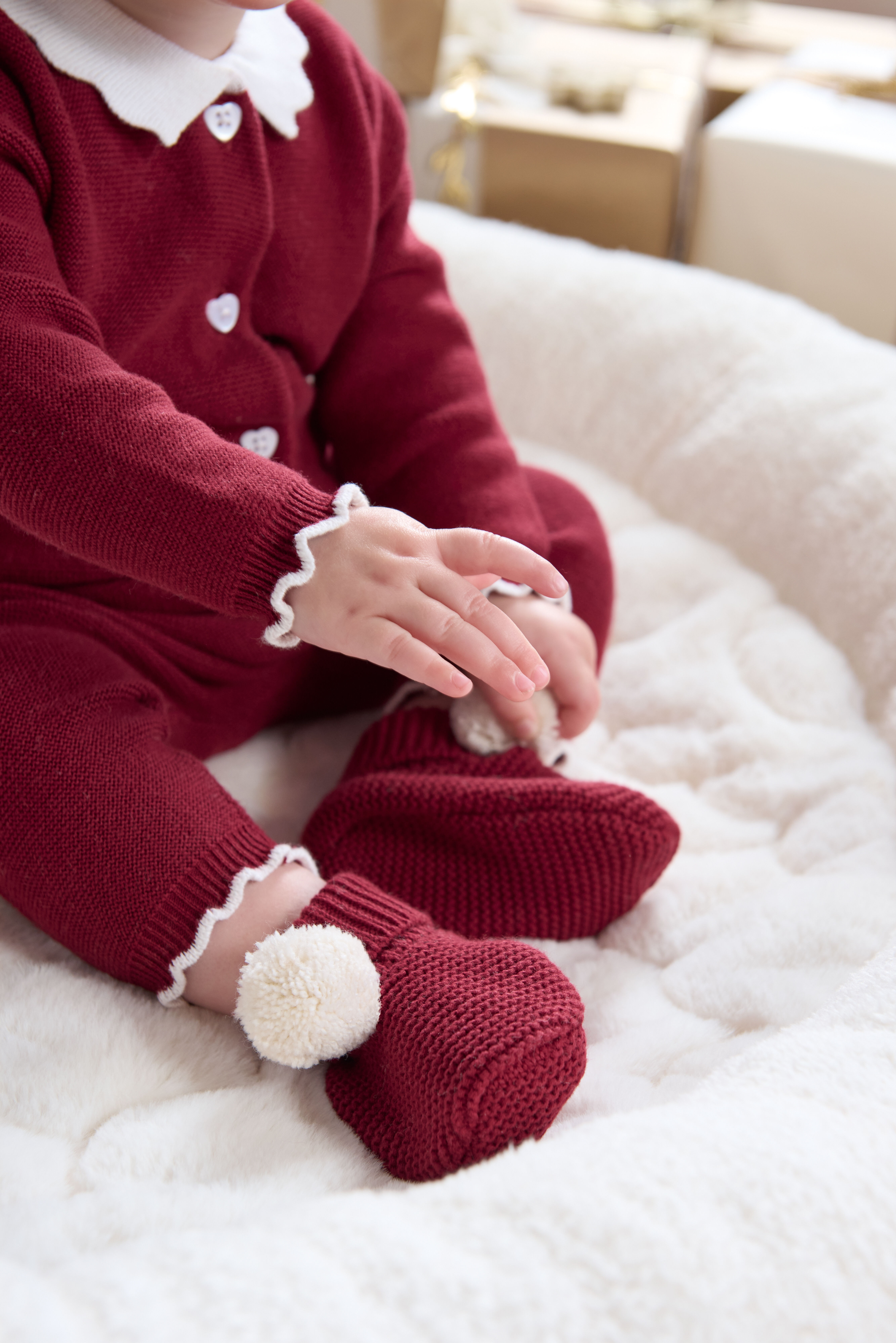 بوت أحمر بكرات بوم بوم