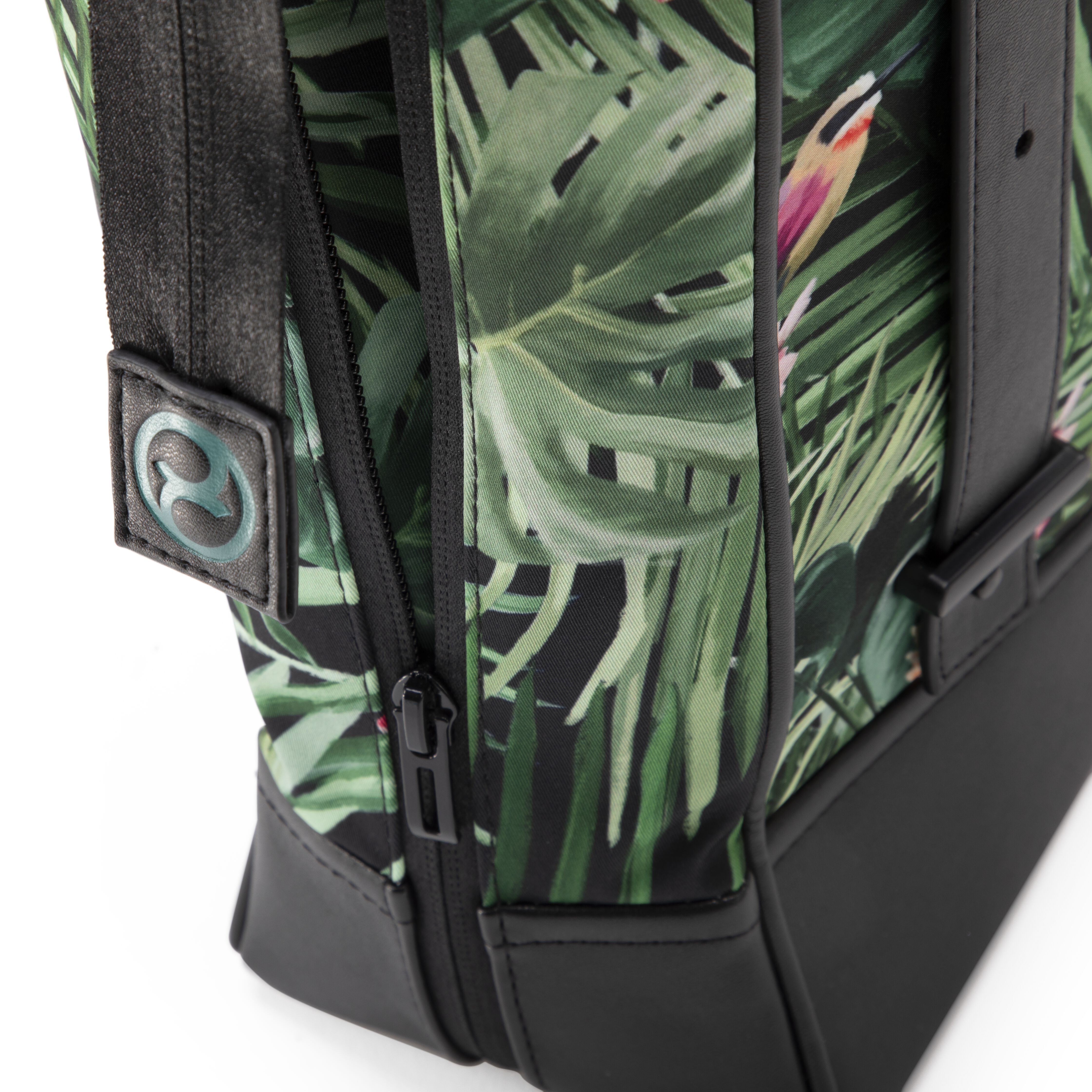 حقيبة تغيير بلاتينيوم من مجموعة دي جيه خالد من سايبكس image number 6