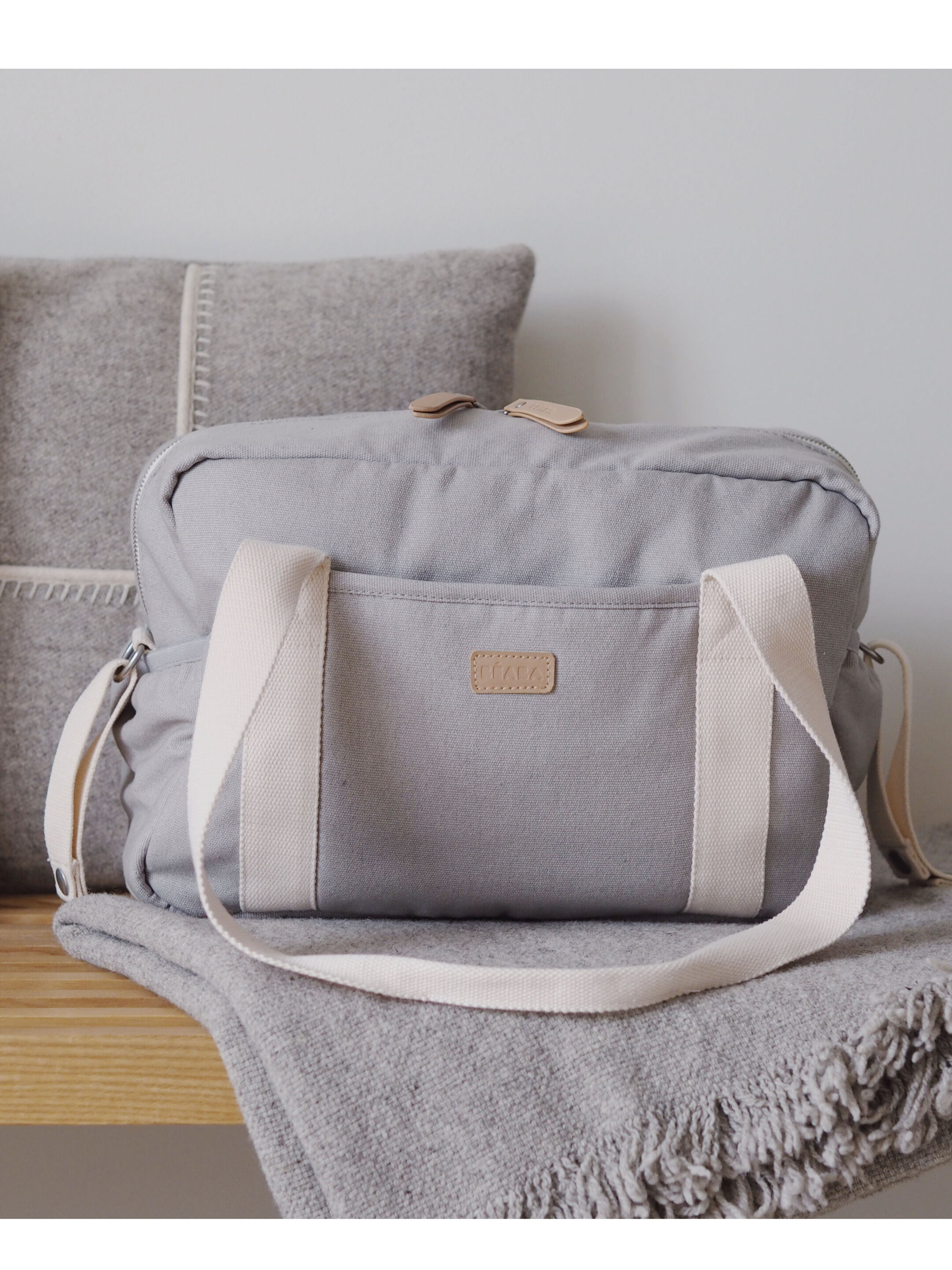 حقيبة تغيير باريس من بيبا - رمادي فاتح image number 1