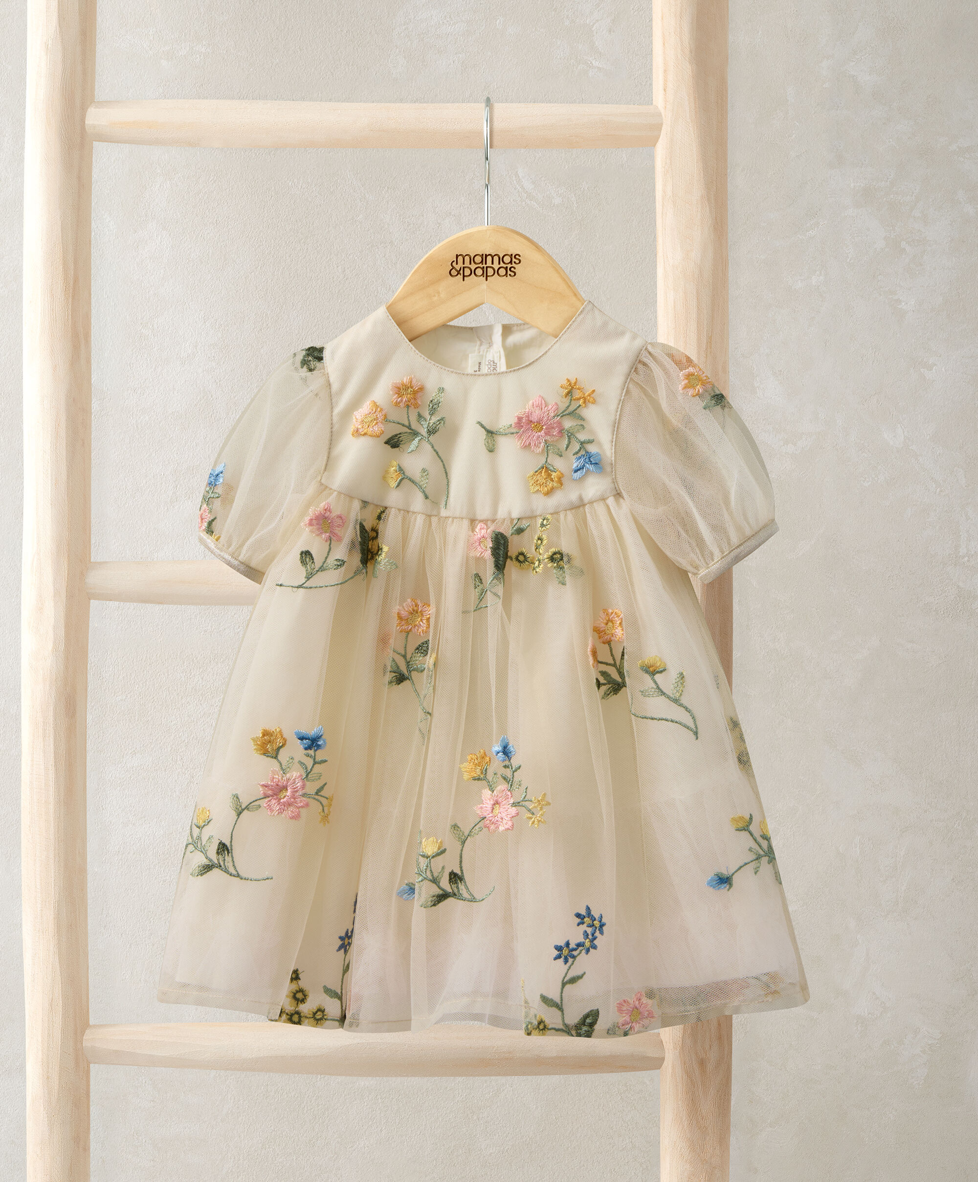 فستان بتطريزات زهور قماش شبكي