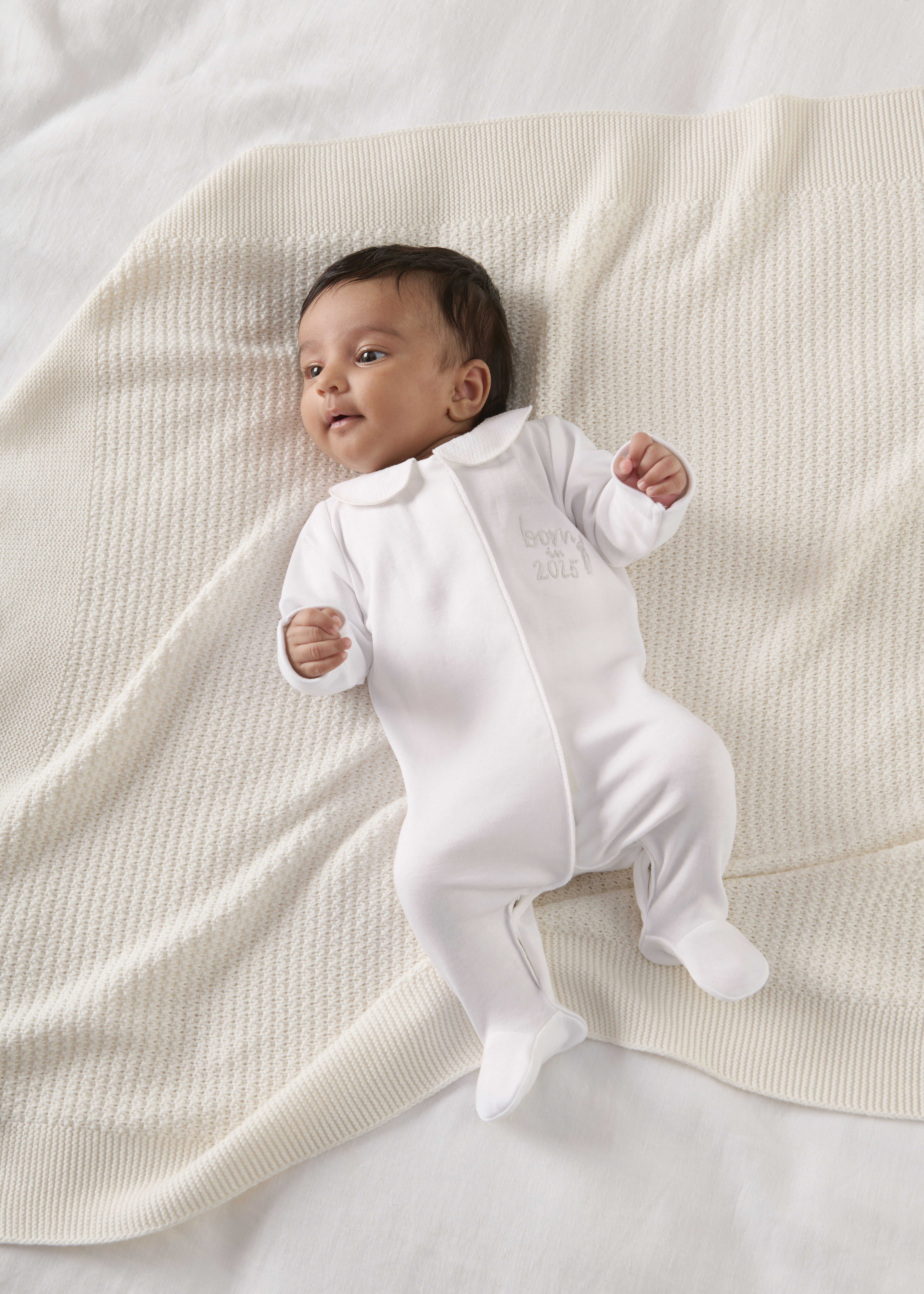 بيجاما قطعة واحدة بتطريز Born in 2025 image number 3