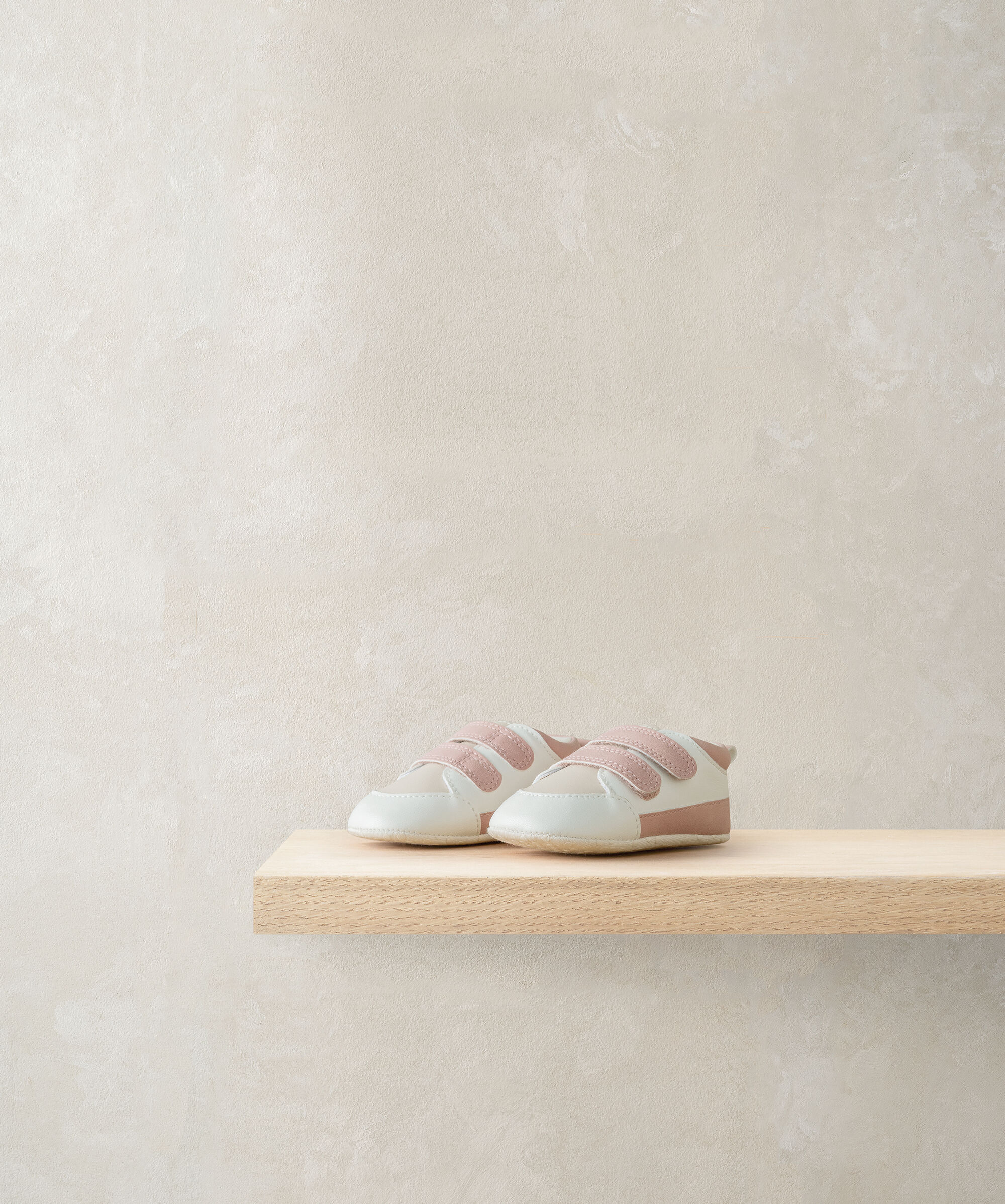 سنيكرز وردي