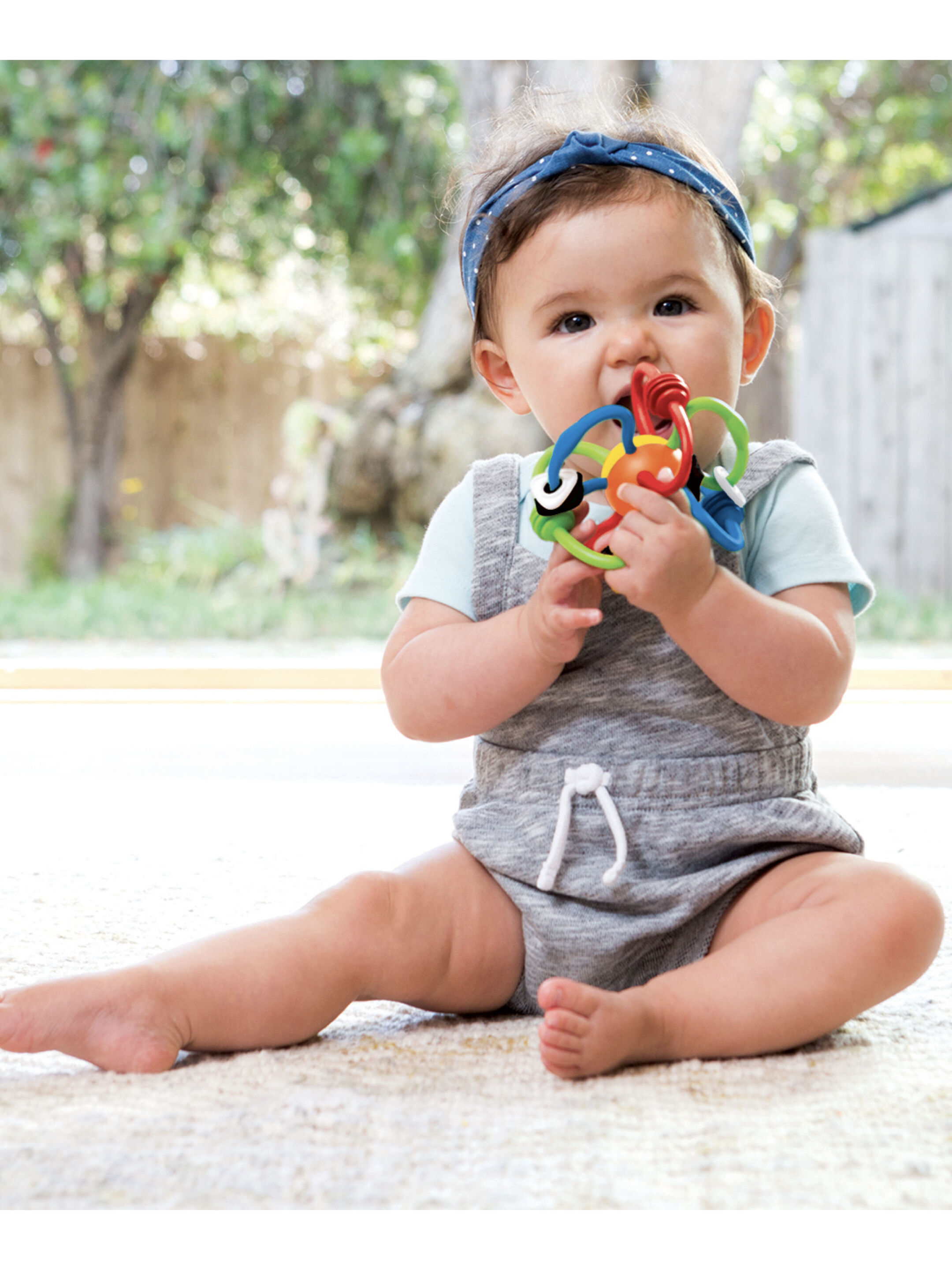 حلقات تسنين وخشخيشة بتصميم أنابيب قابلة للثني من إنفانتينو