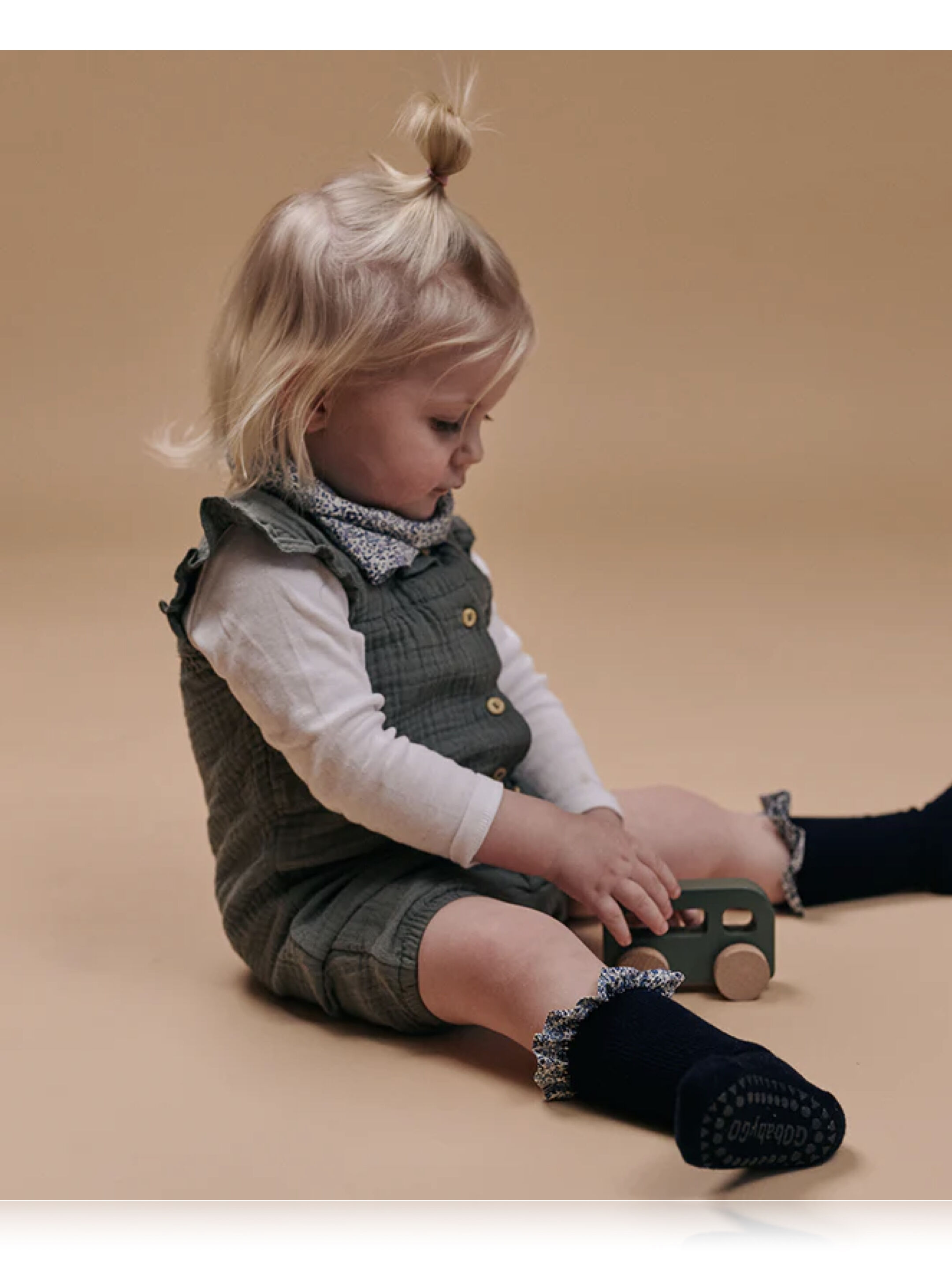 جوارب بامبو مضادة للانزلاق - أزرق داكن بشريط كشكش بنقشة ليبرتي