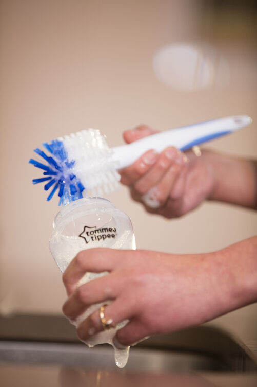 فرشاة تنظيف الزجاجات والحلمات كلوزر تو نيتشر من تومي تيبي image number 4