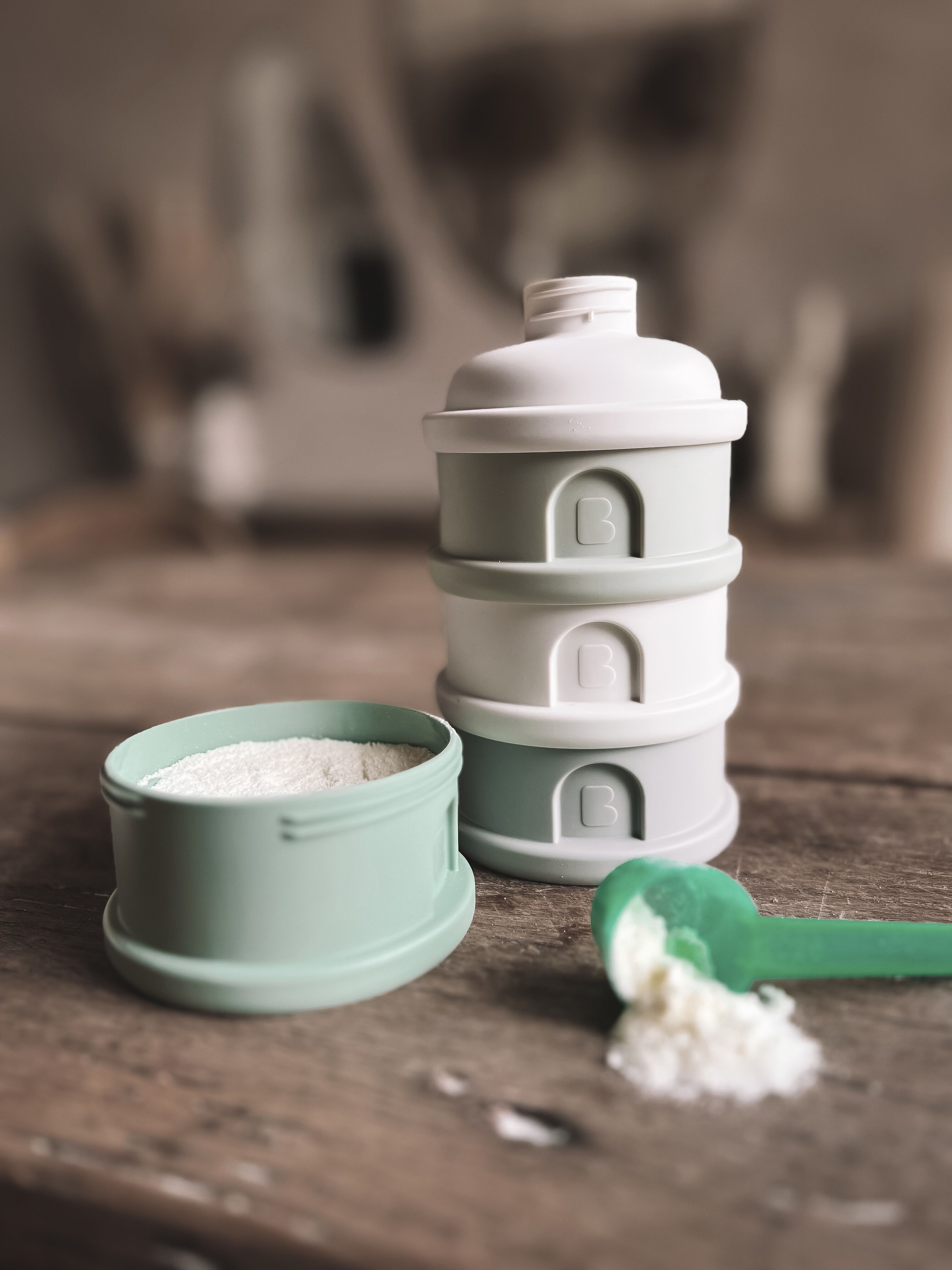 Beaba Formula Milk Container 4 Compartments Cotton white Sage green image number 7