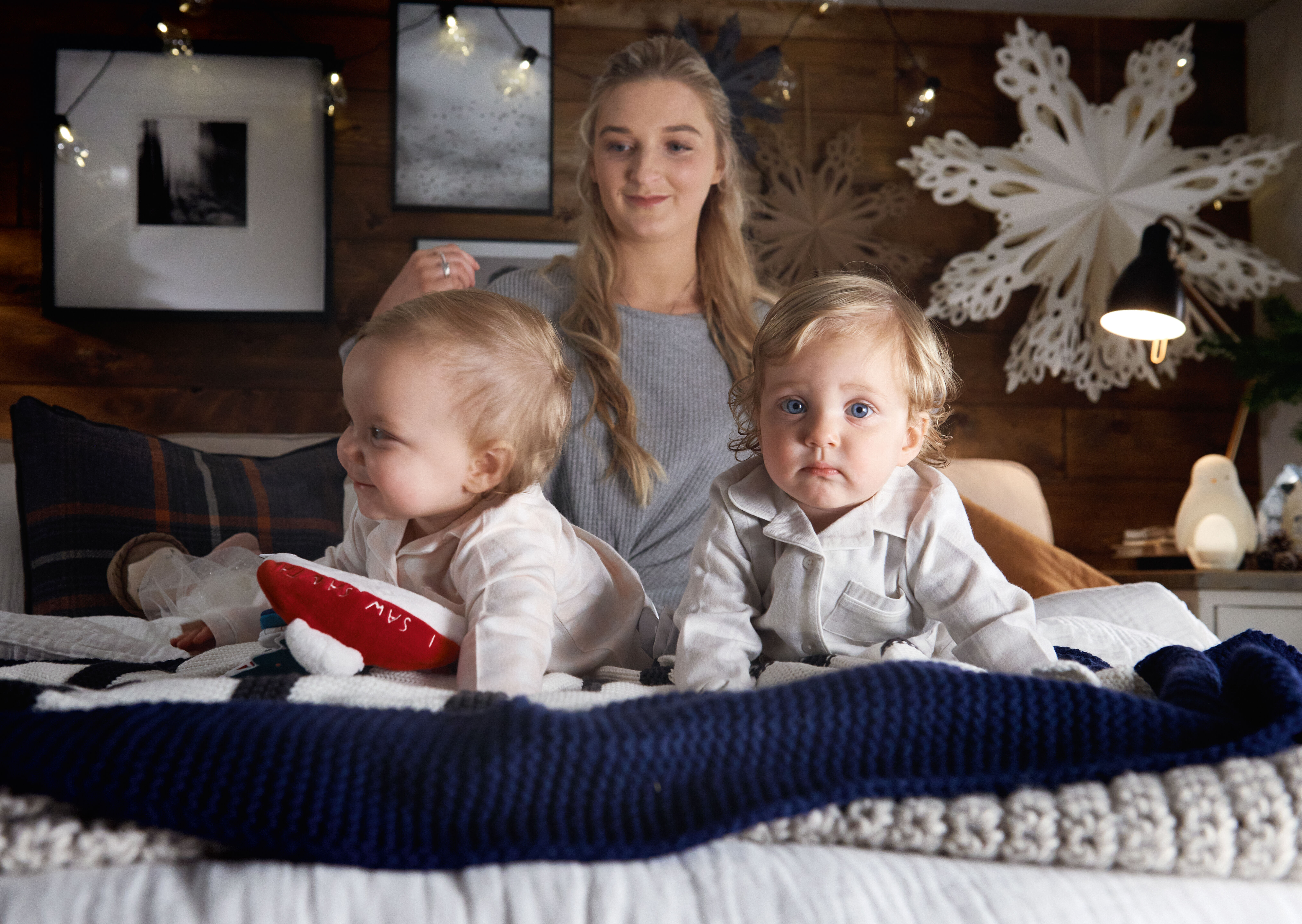 بيجاما منسوجة بنقشة مربعات غينغهام - وردي image number 10