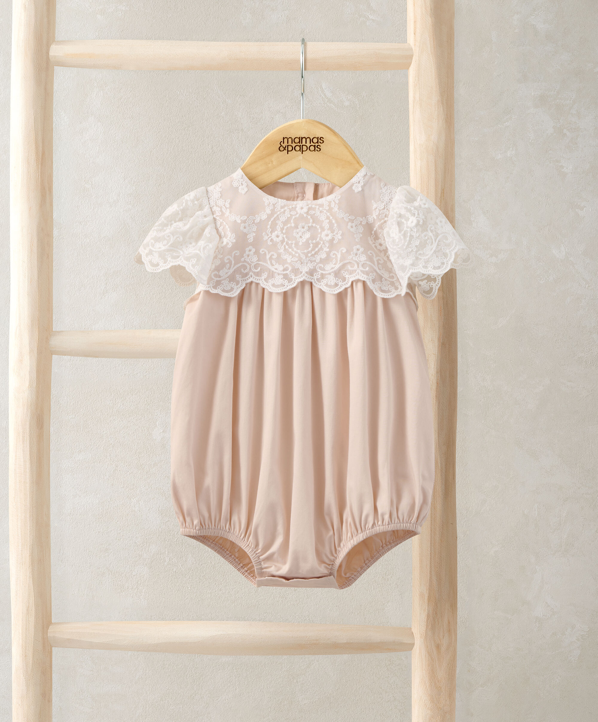 أوفرول بصدرية دانتيل