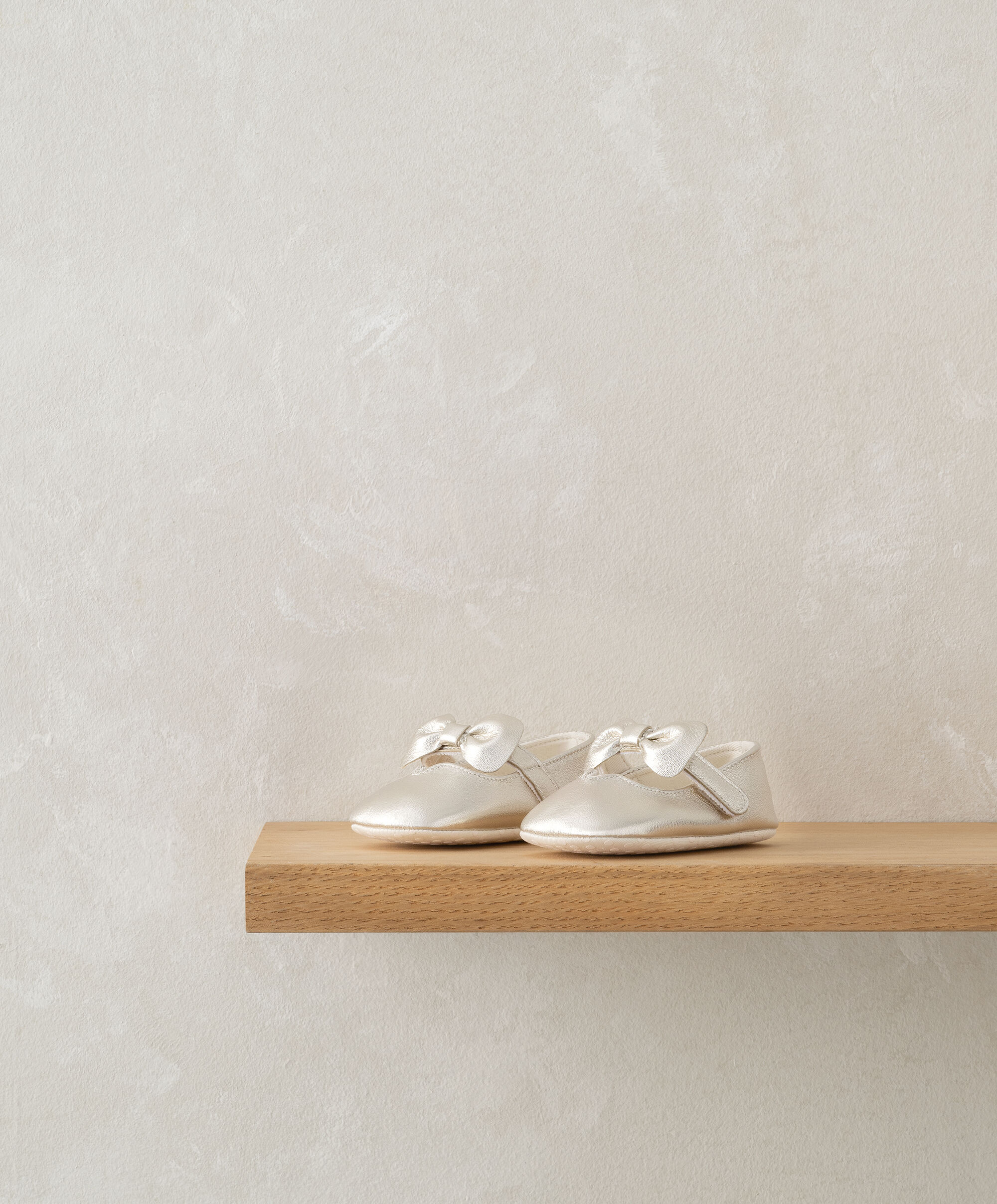 حذاء بعقدة - ذهبي image number 1