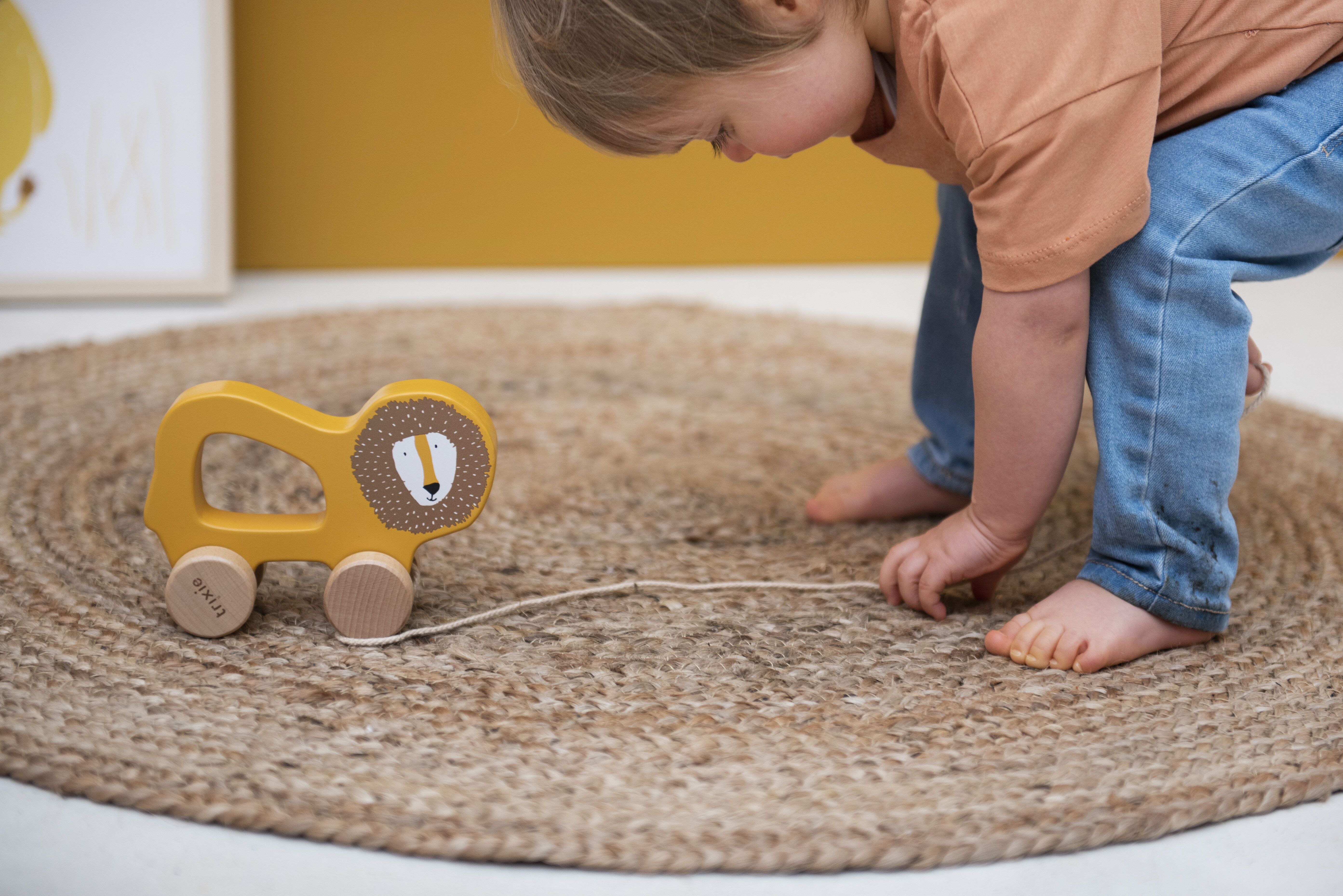 لعبة سحب تريكسي مستر ليون خشبية باللون الاصفر image number 3